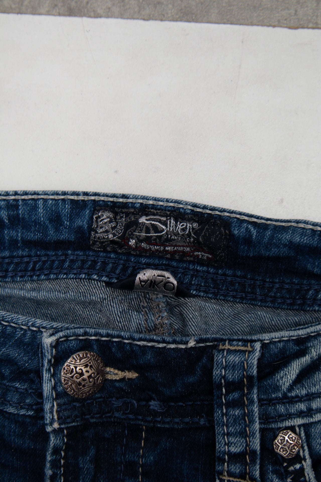 #136 Silver Jeans Blue | c. 197 | Size 10
