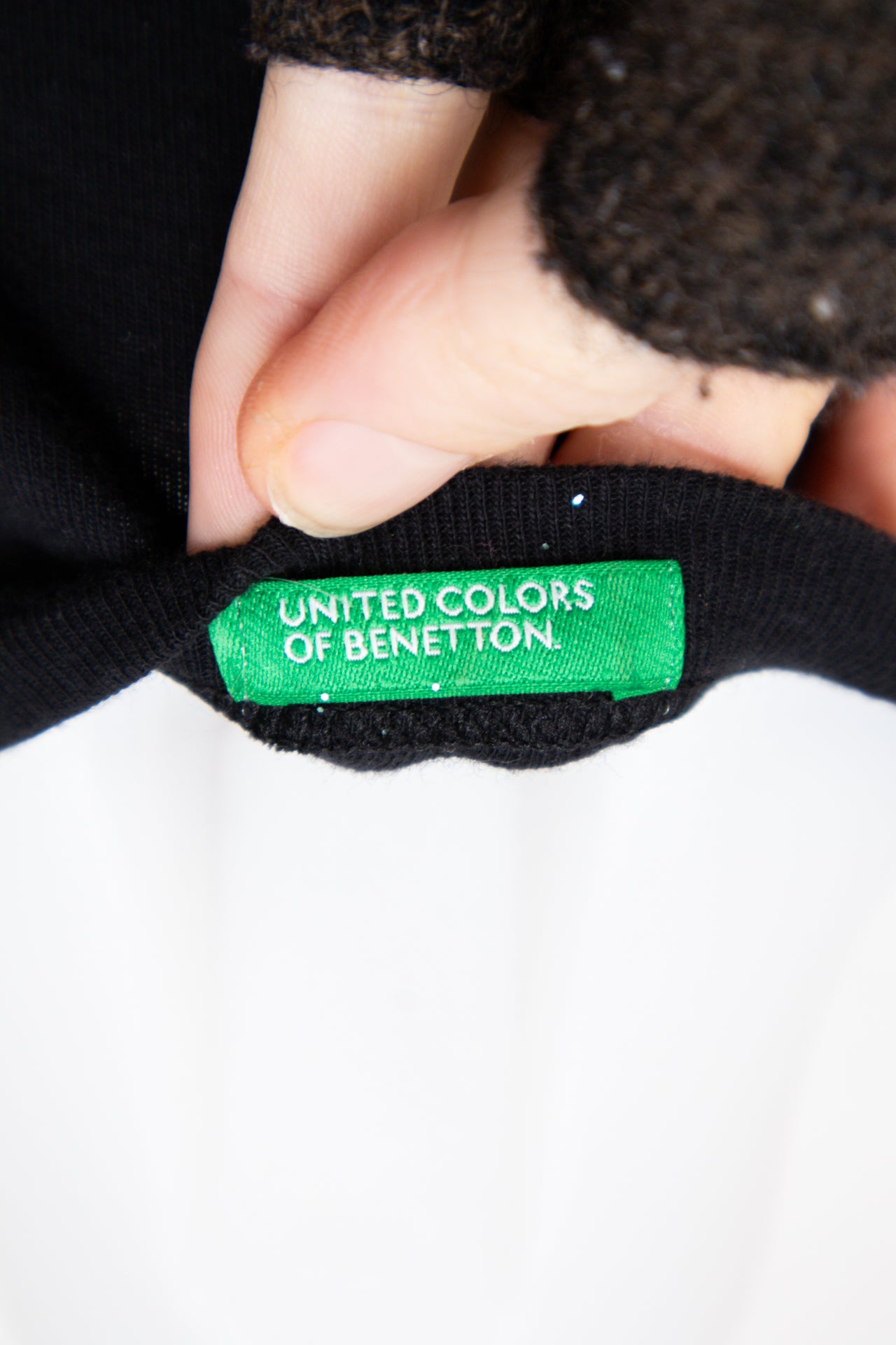 # United Colors Of Benetton T-shirt Black | c. 206 | Size 8