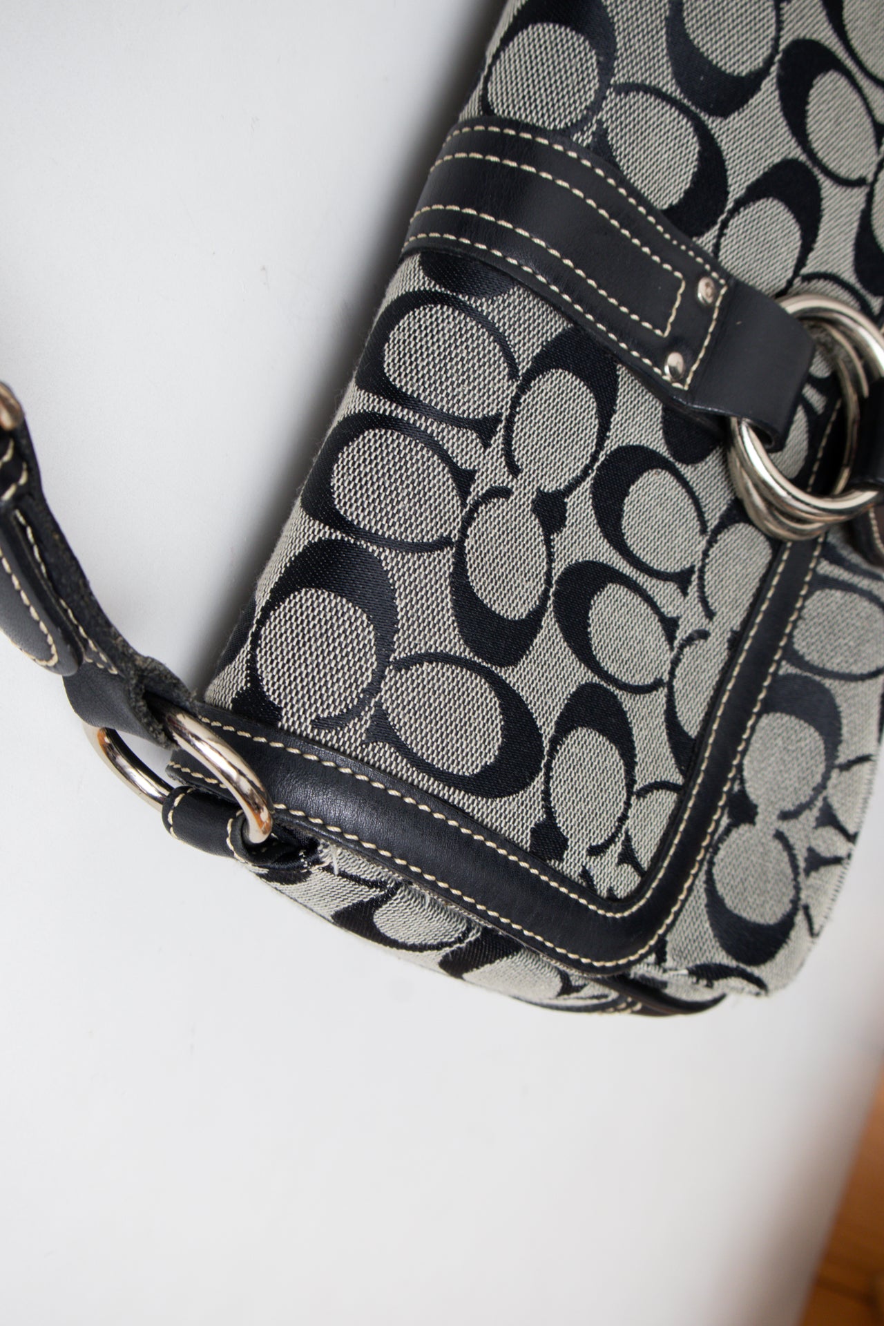 #164 Coach Bag Black | c. 214 | Size