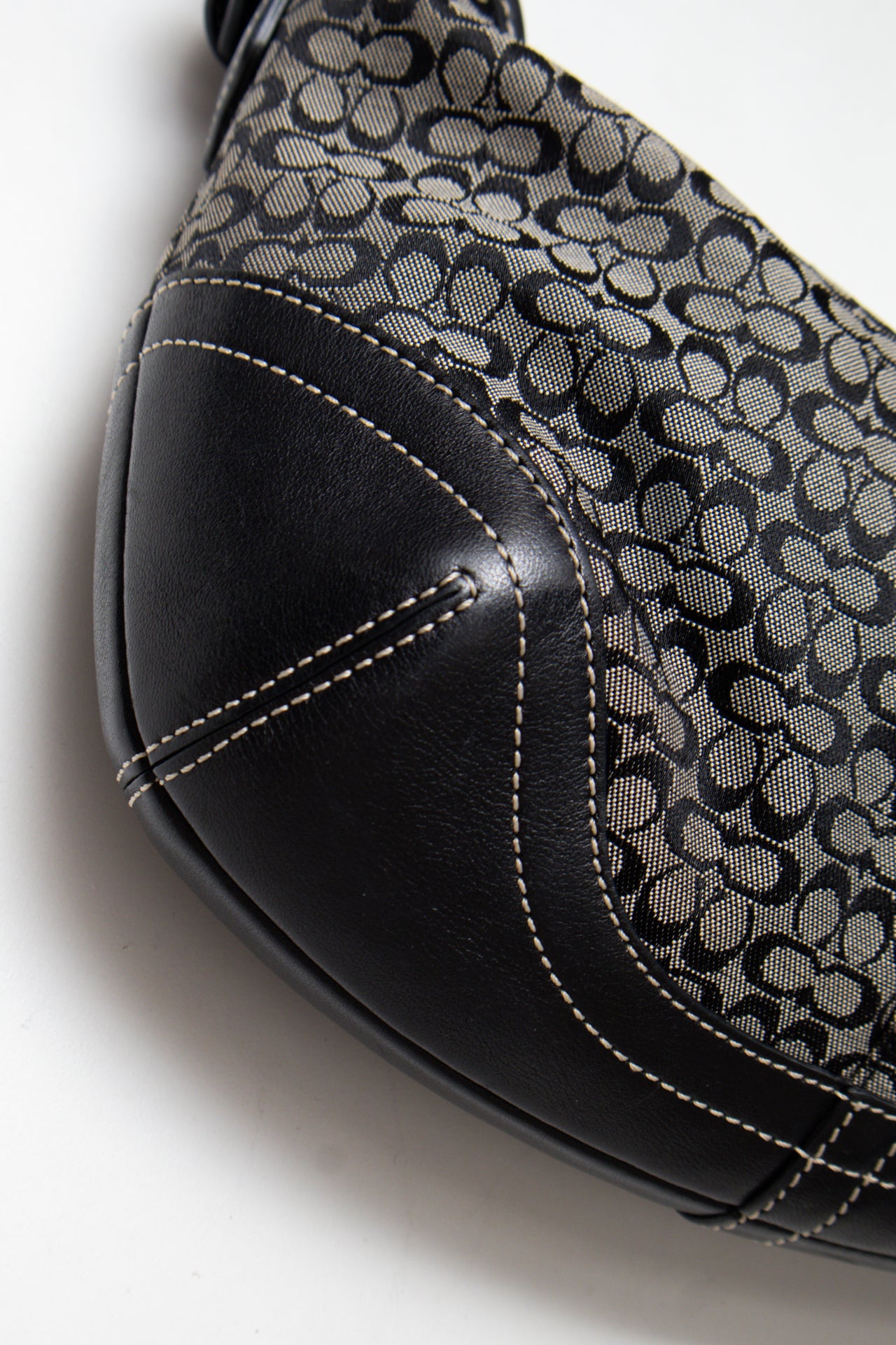 #169 Coach Shoulder Bag Black | c. 187 | Size