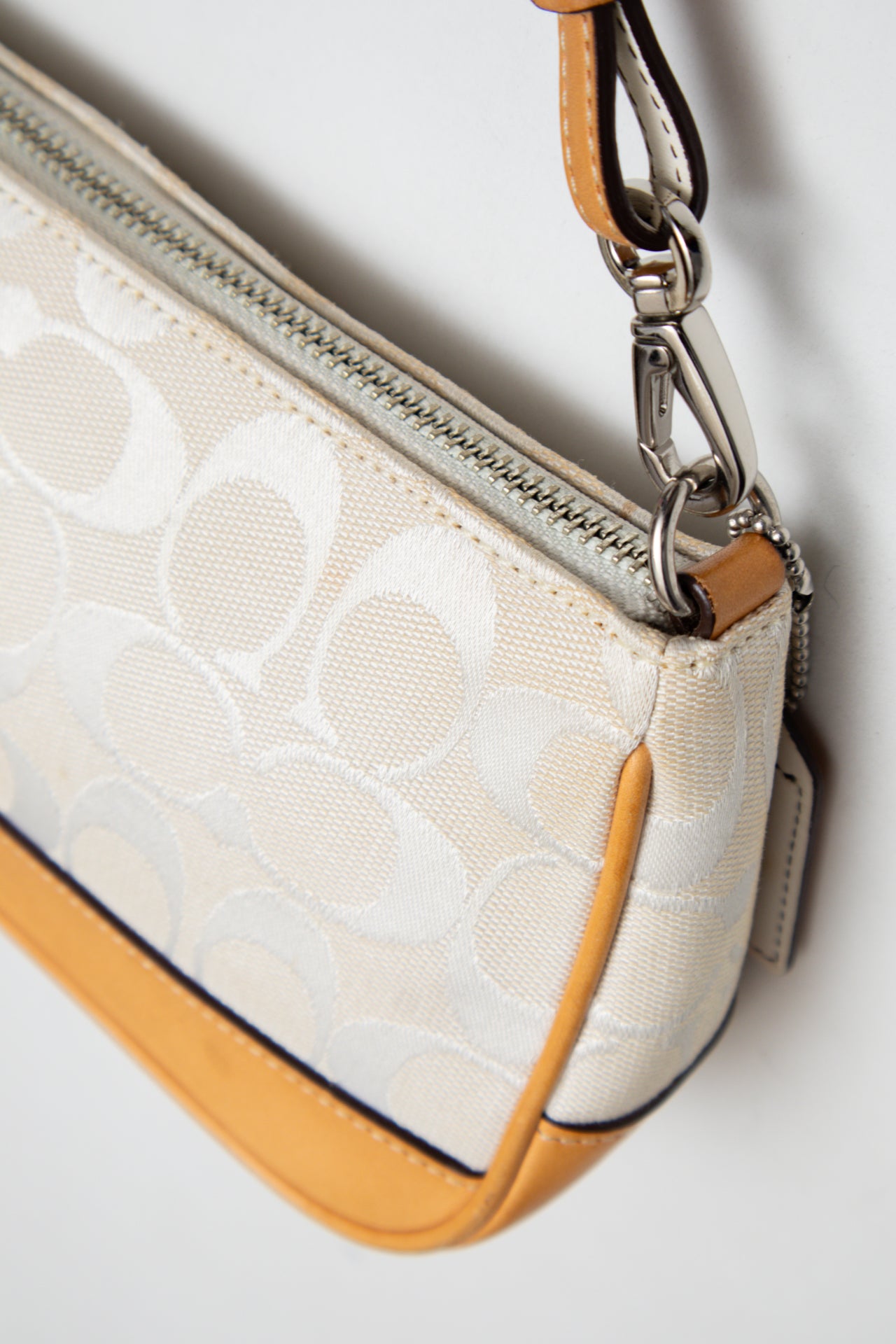 #185 Coach Shoulder Bag Beige | c. 202 | Size