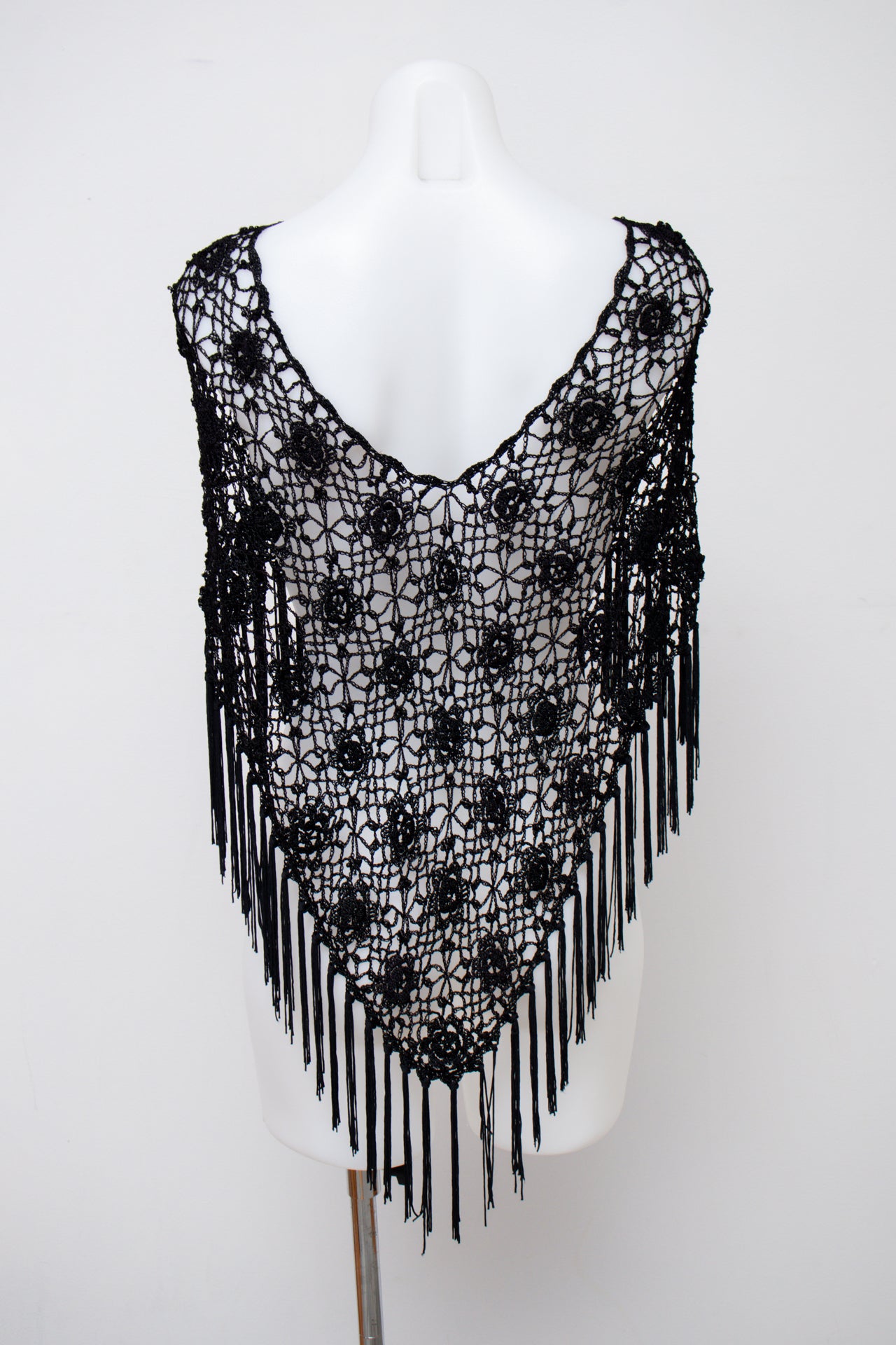 #153 Poncho Black | c. 210 | Size
