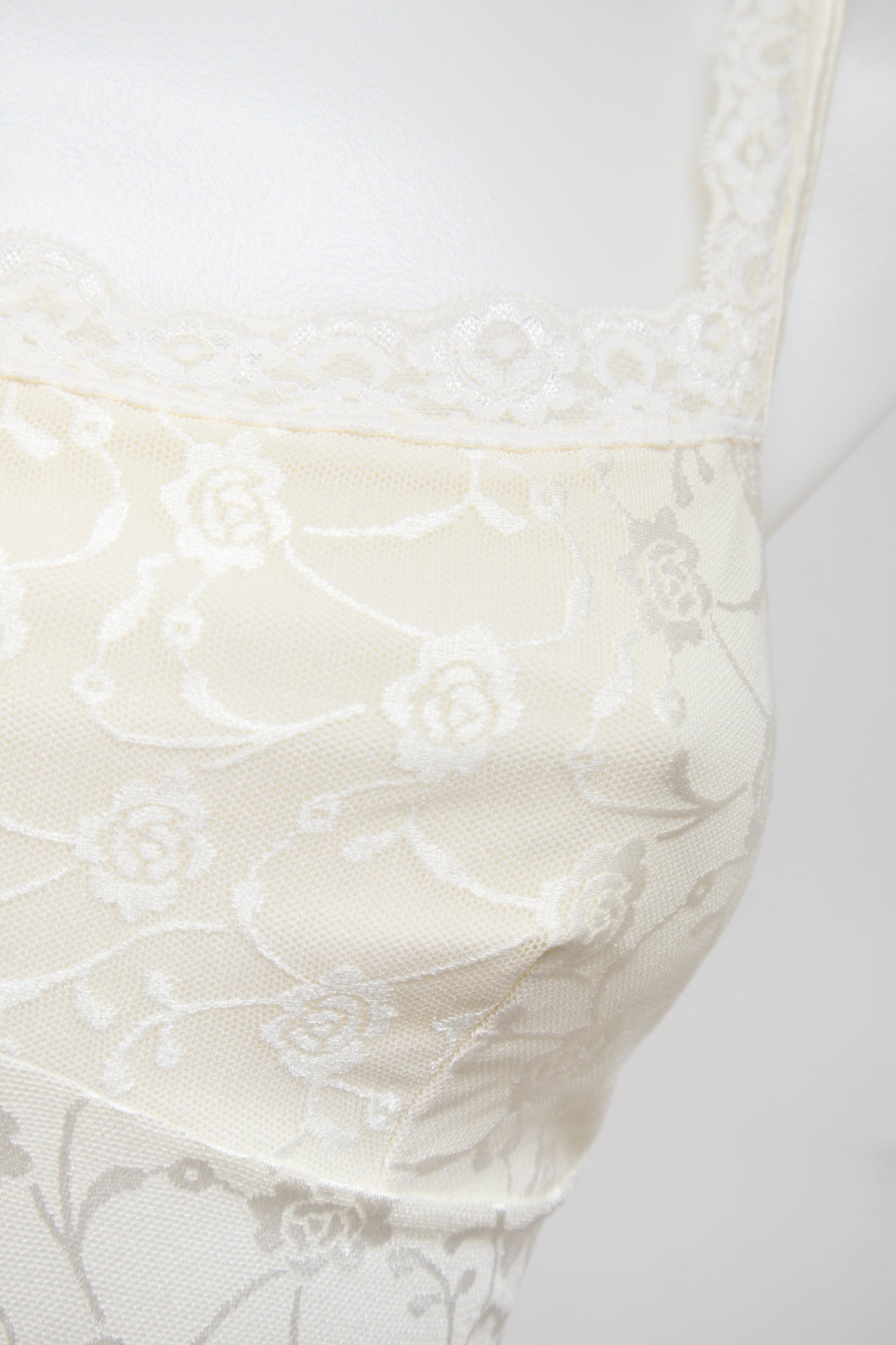 #17 Vassarette Cami Top White | c. 196 | Size 10
