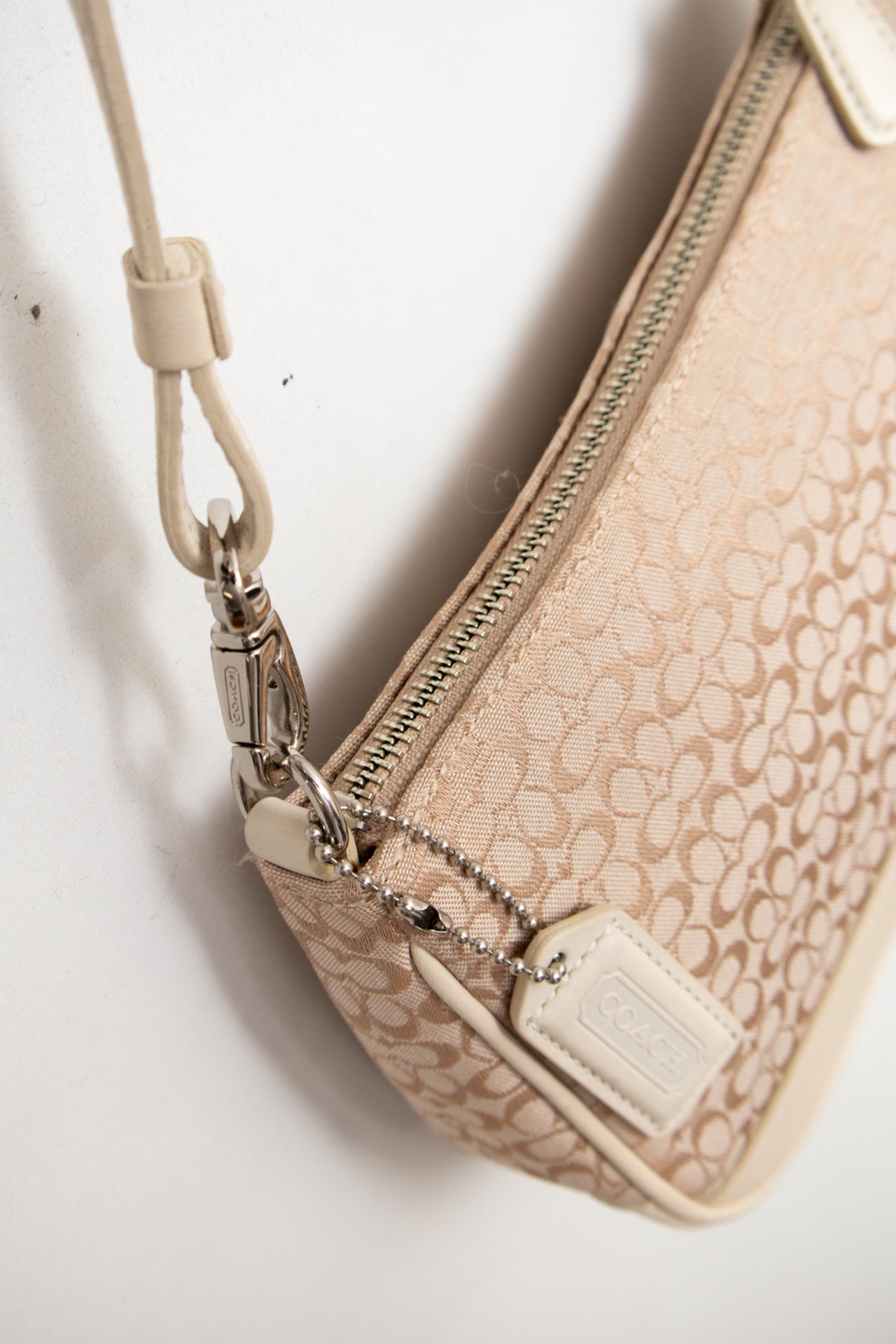 #210 Coach Shoulder Bag Beige | c. 190 | Size