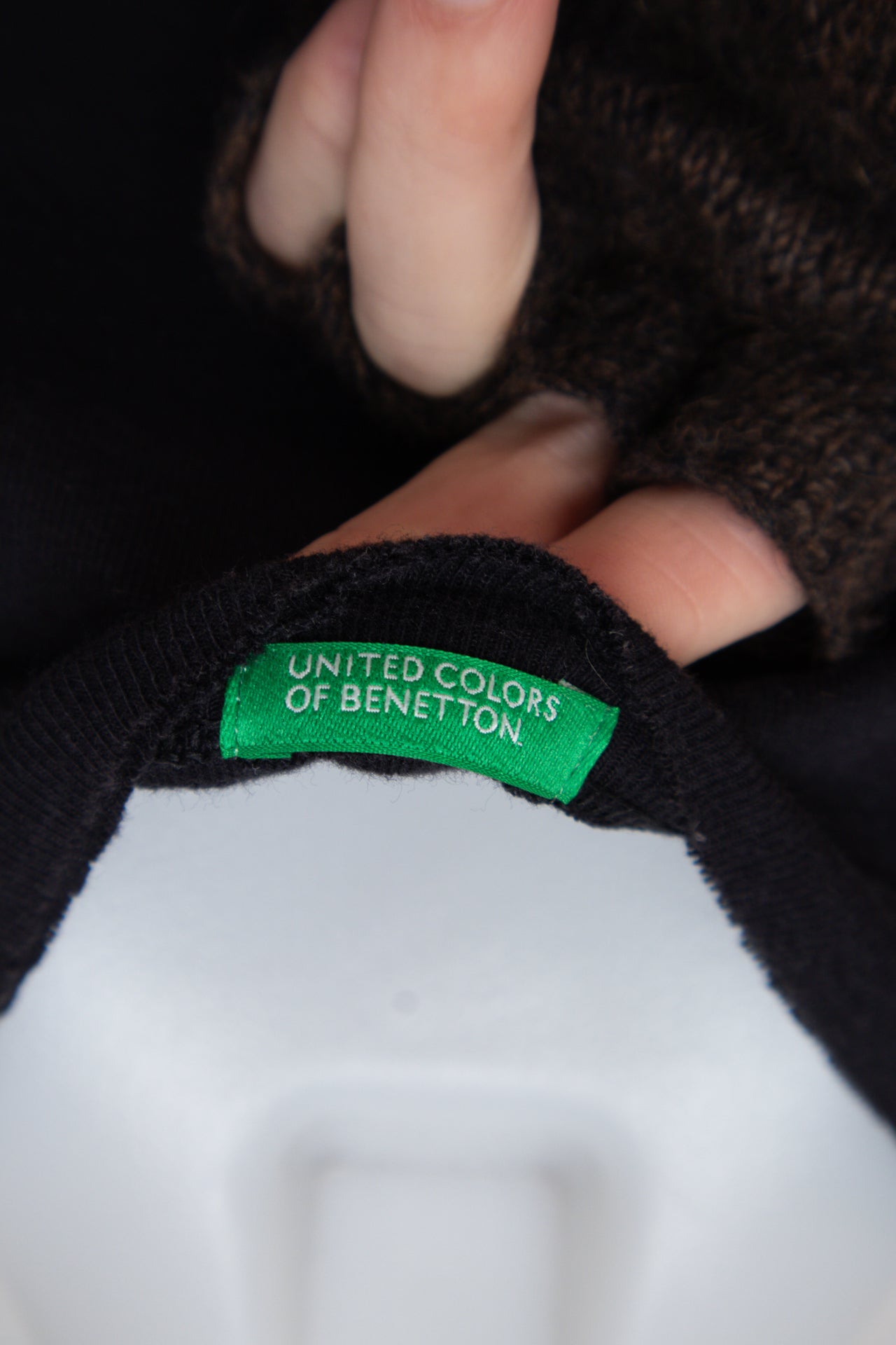 #097 United Colors Of Benetton T-shirt Black | c. 199 | Size 8