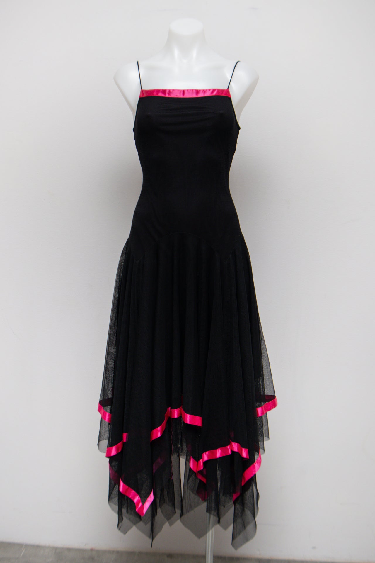 #155 Suzy Black | c. 180 | Size 8