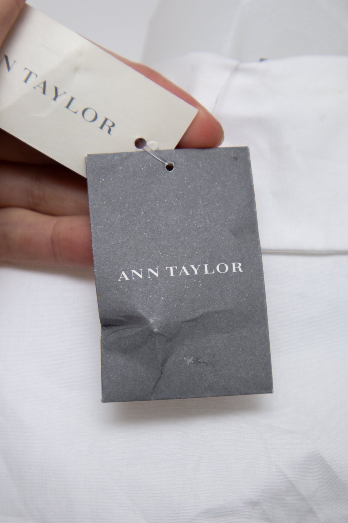 #044 Ann Taylor Long Sleeve White | c. 209 | Size 6