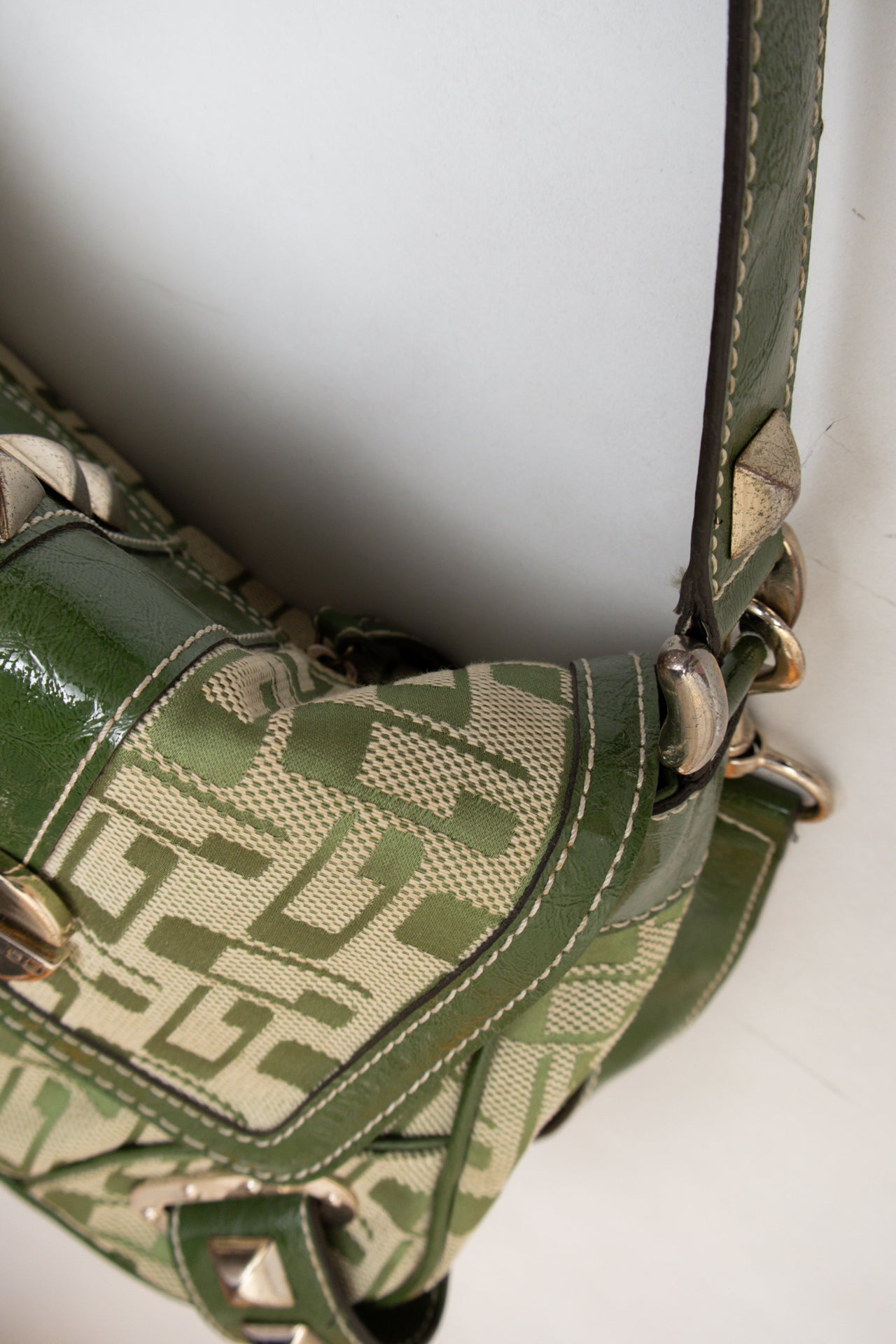 #205 Guess Shoulder Bag Green | c. 194 | Size