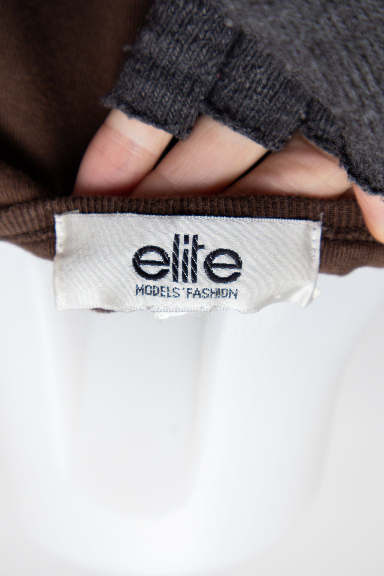 #08 Elle Models' Fashion T-shirt Brown | c. 192 | Size 10