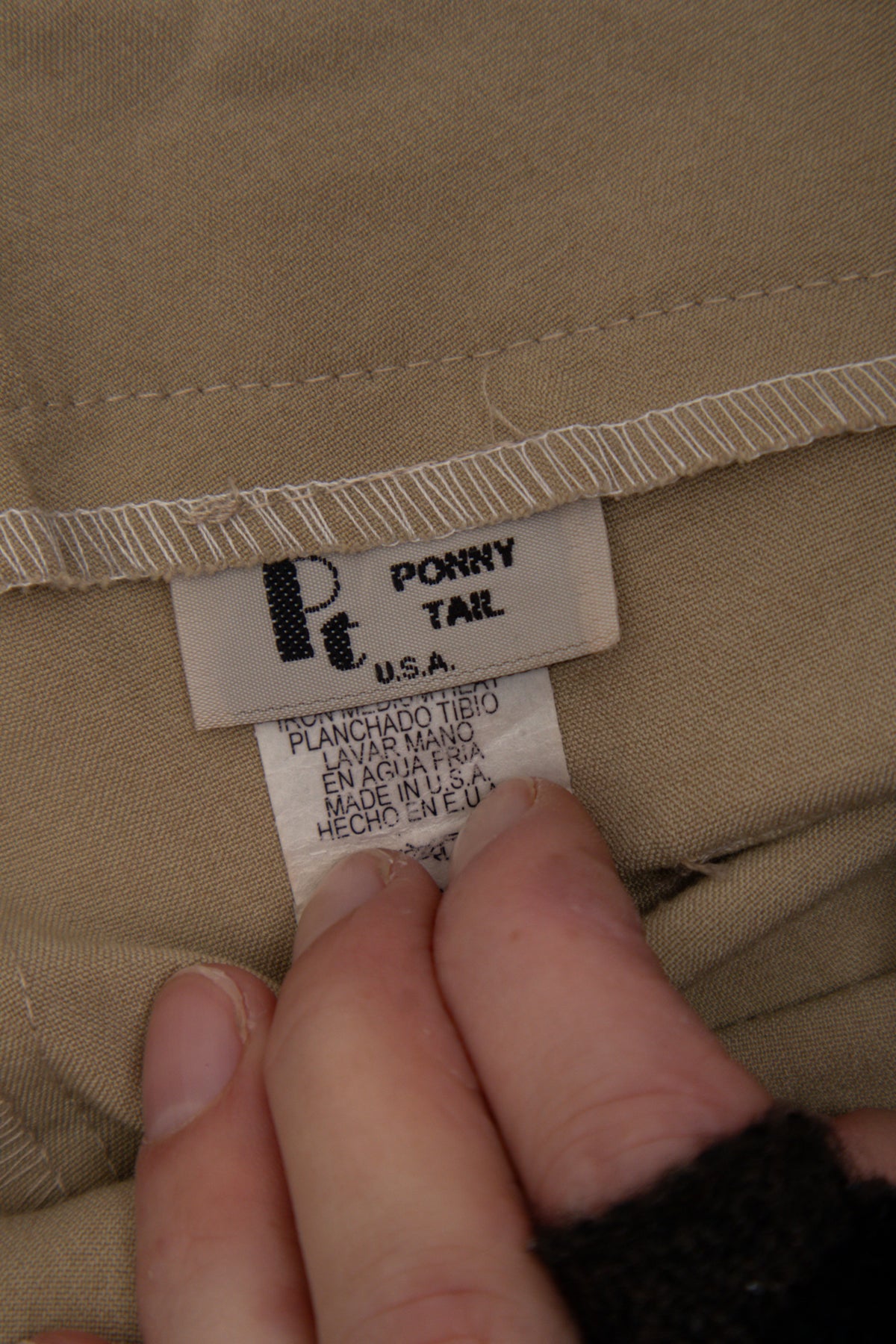 #086 Pony Tail Capris Beige | c. 209 | Size 8