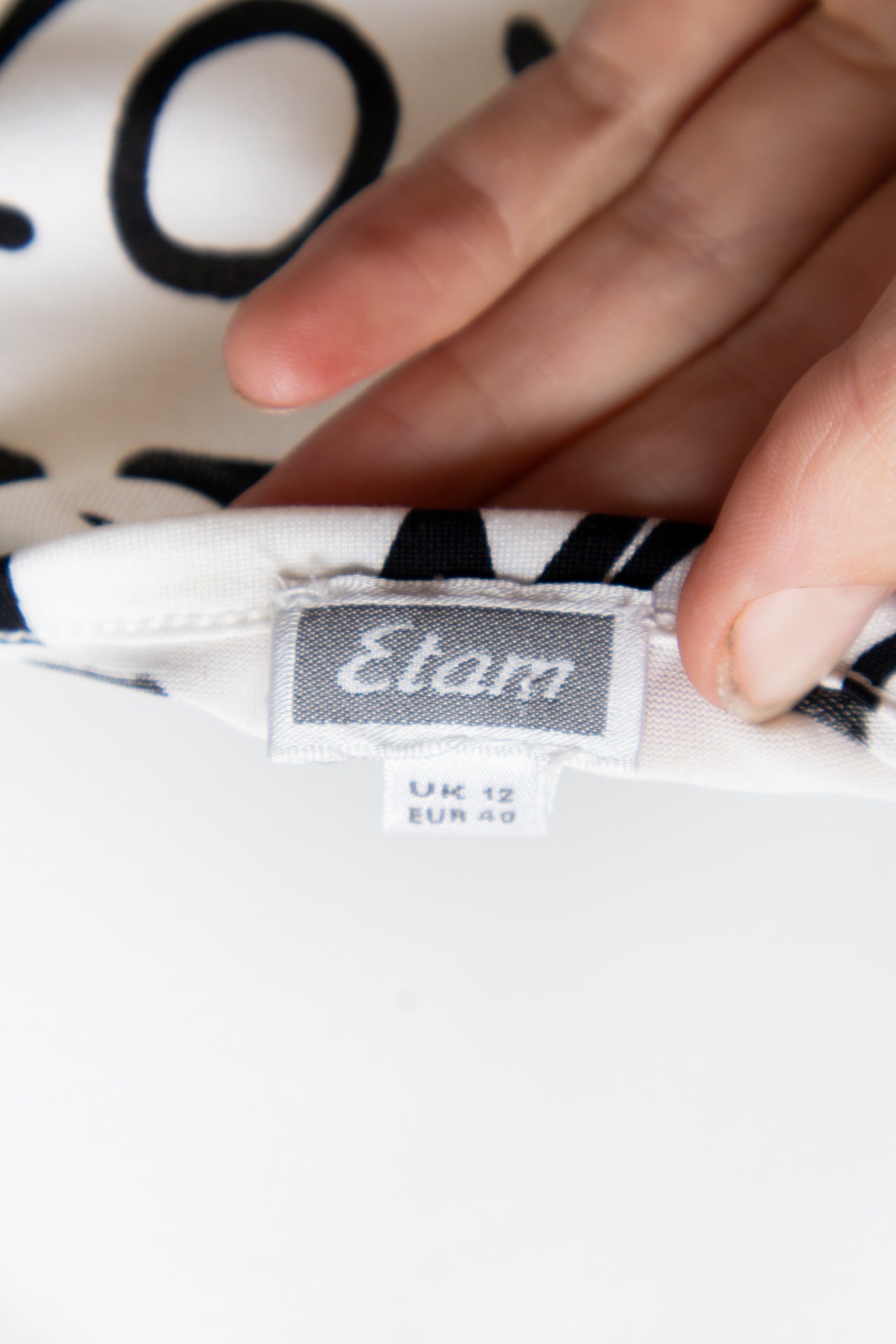 #06 Elam T-shirt White | c. 189 | Size 12