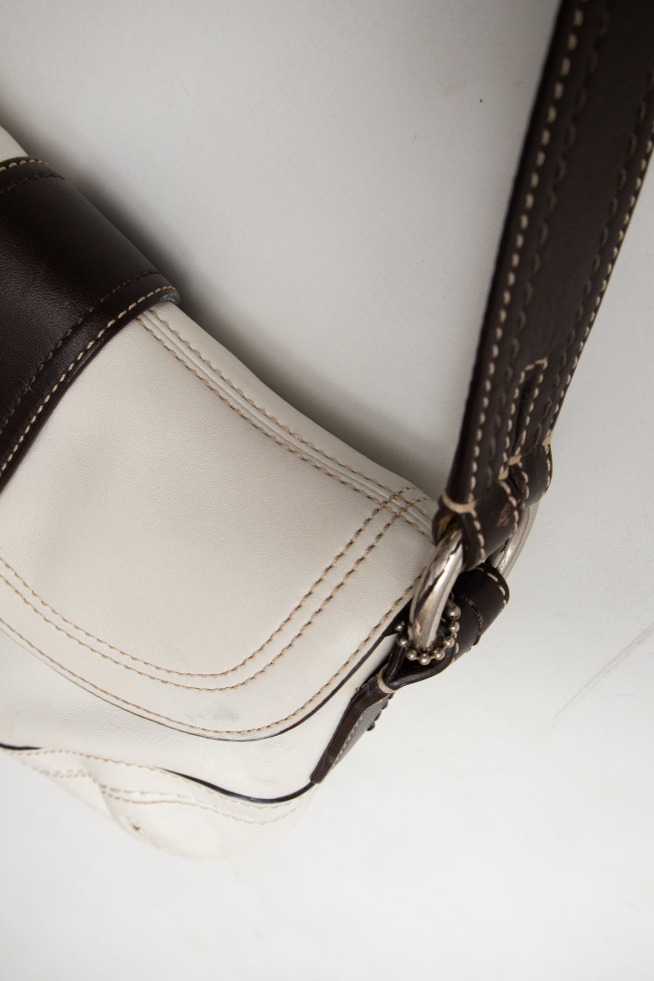 # Coach Shoulder Bag White | c. | Size