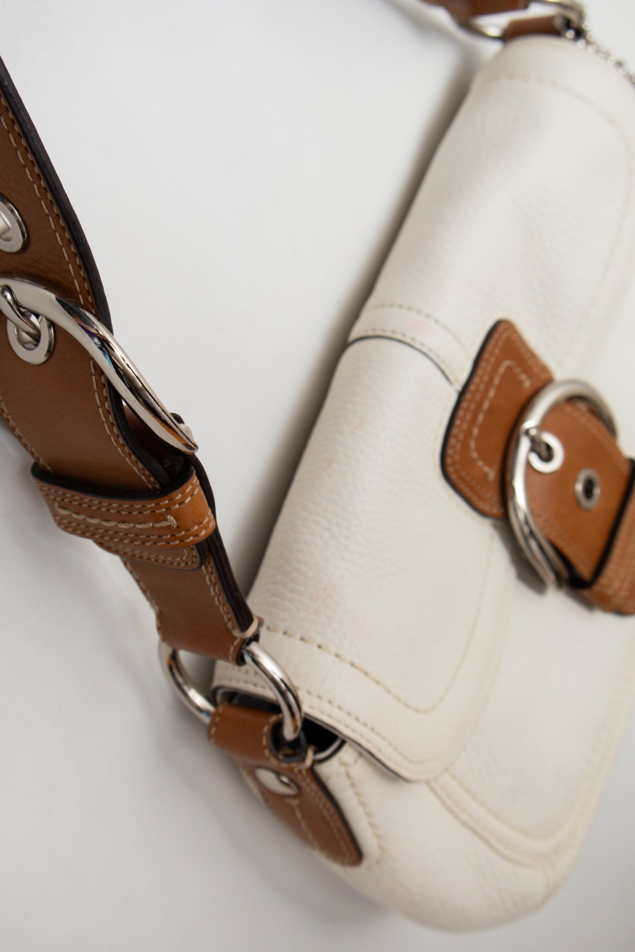 #159 Coach Shoulder Bag White | c. 187 | Size