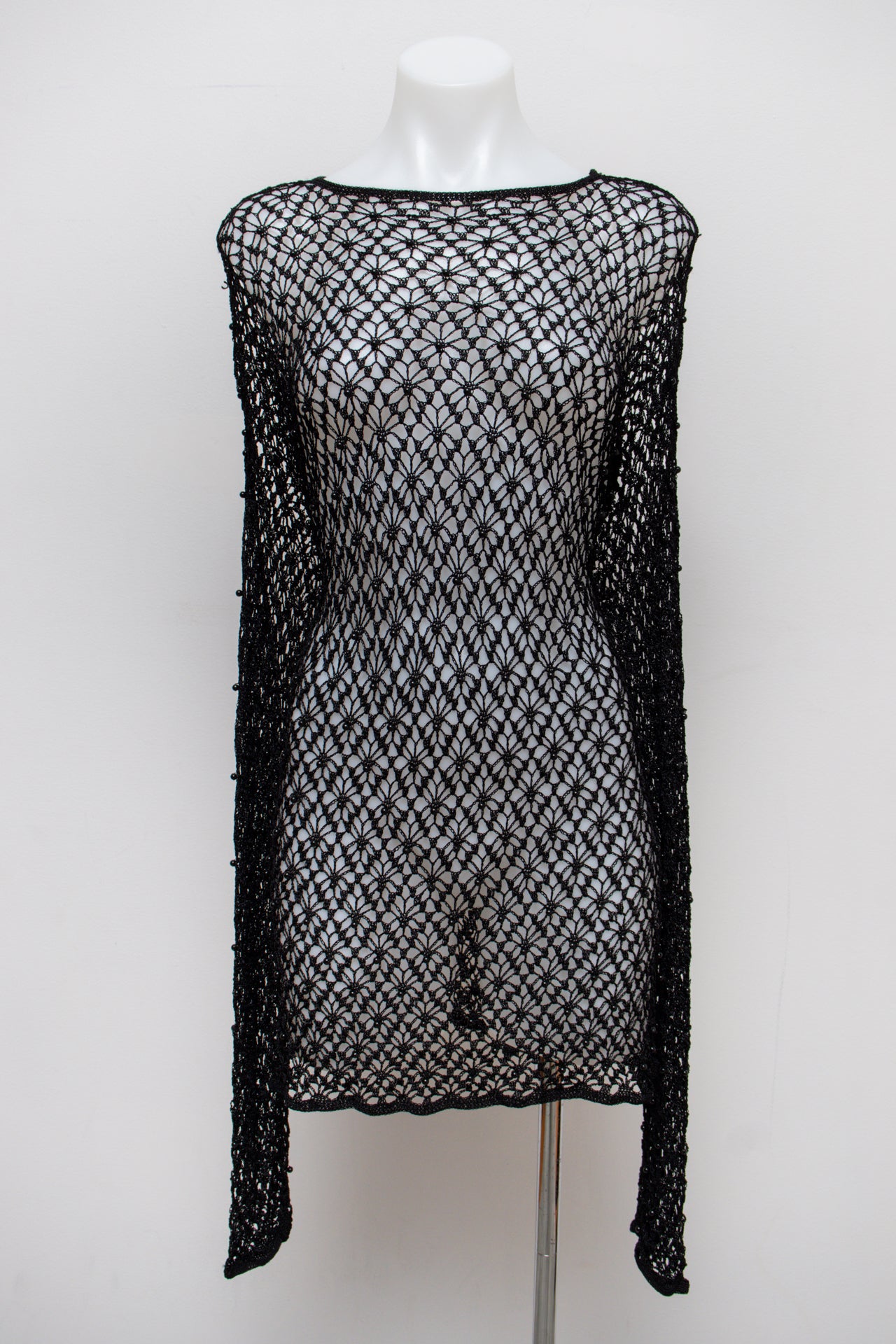 #196 T-shirt Black | c. 188 | Size 12/14