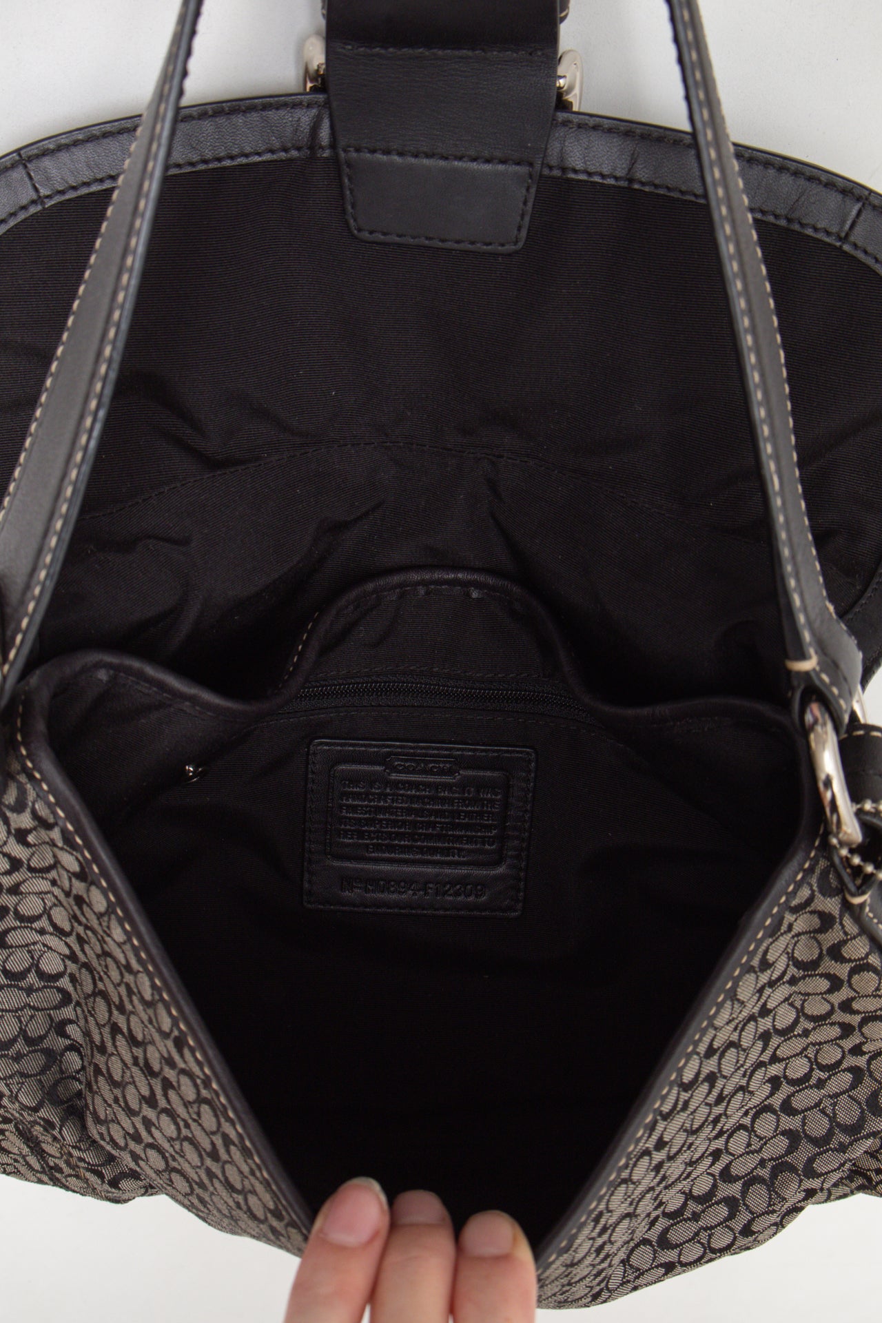 #157 Coach Shoulder Bag Black | c. 187 | Size
