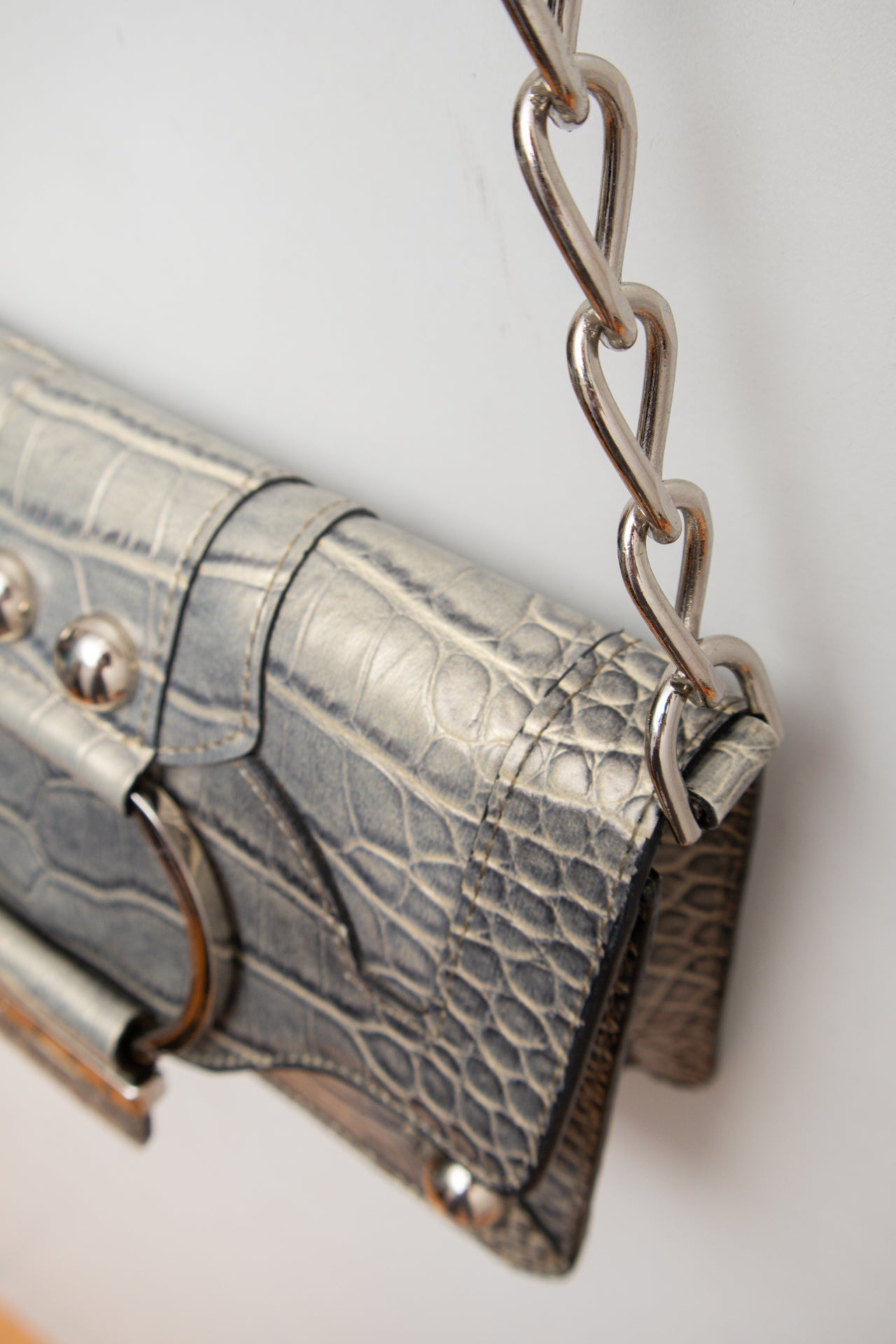 #253 Crocodile print *grey guess bag | c. 159