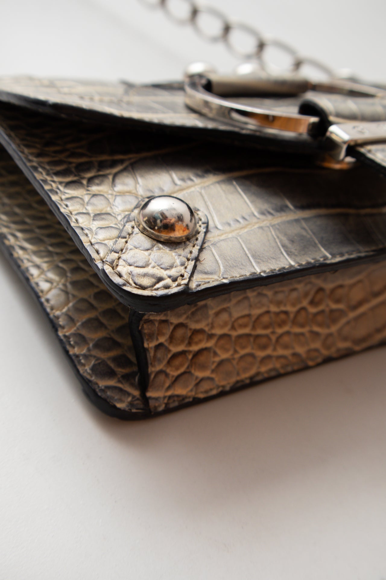 #253 Crocodile print *grey guess bag | c. 159