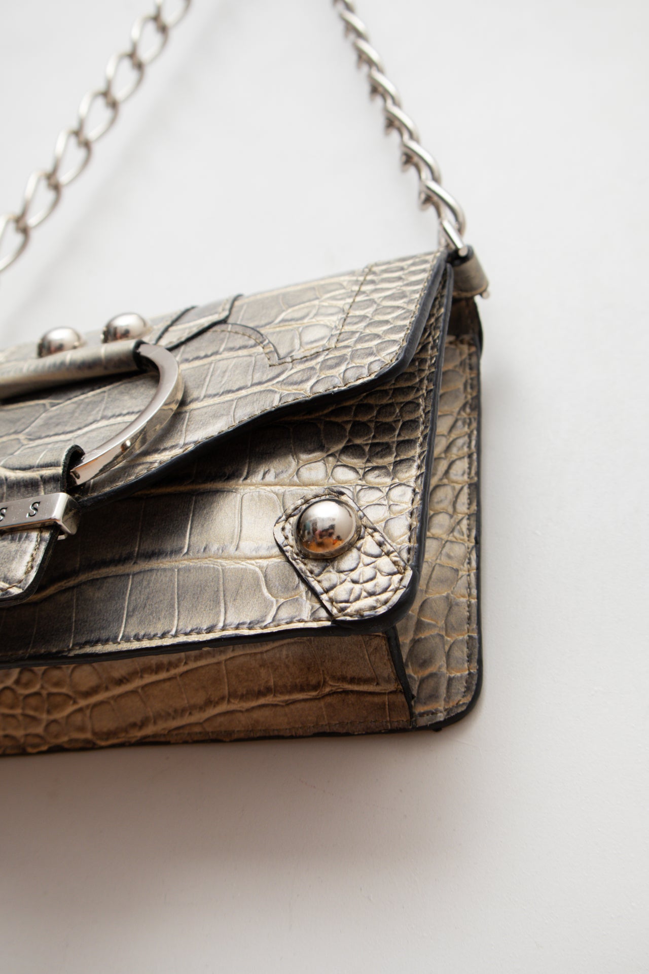 #253 Crocodile print *grey guess bag | c. 159