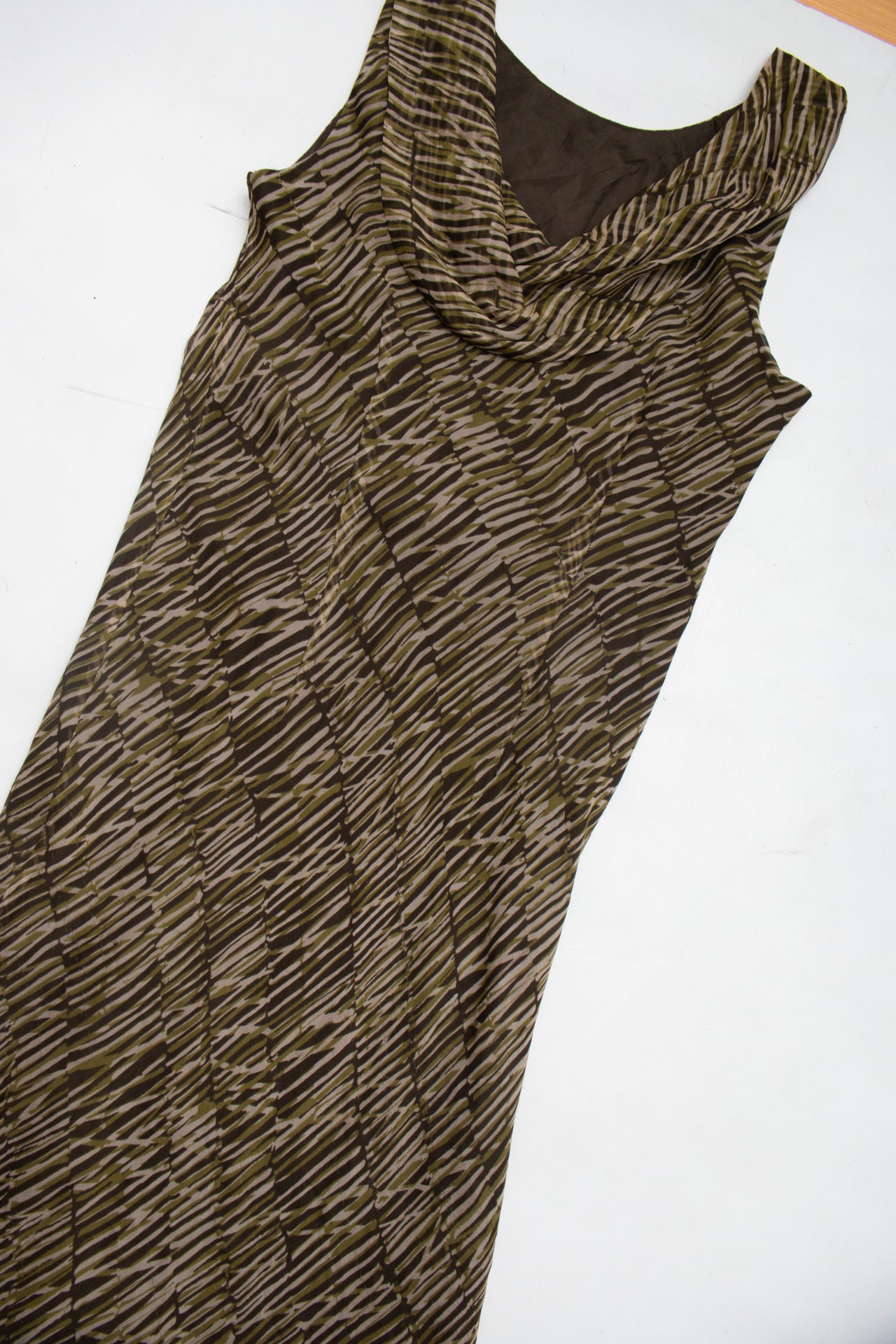 #141 90's Silk green pattern midi | c. 153 | Size 12