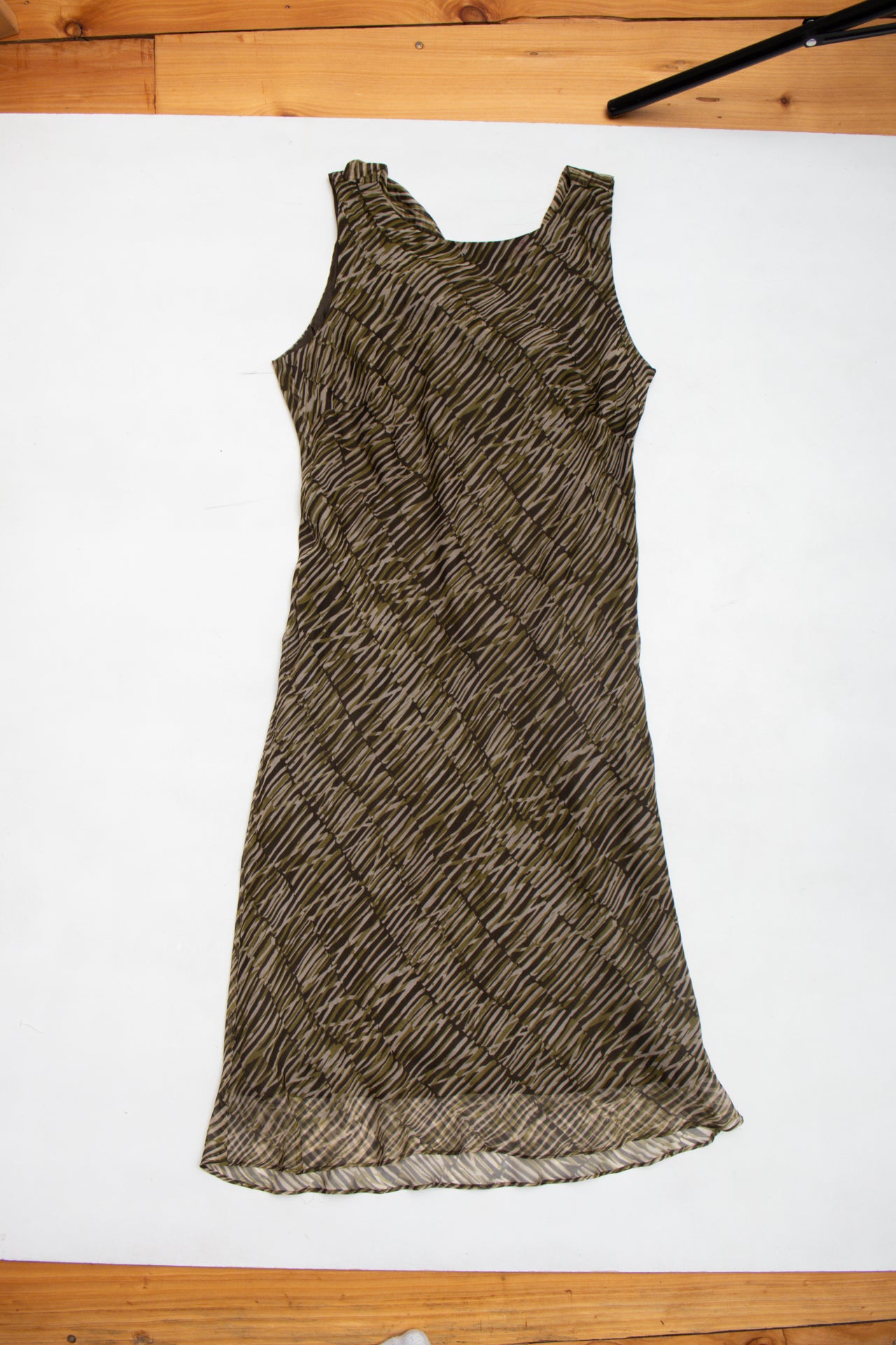 #141 90's Silk green pattern midi | c. 153 | Size 12
