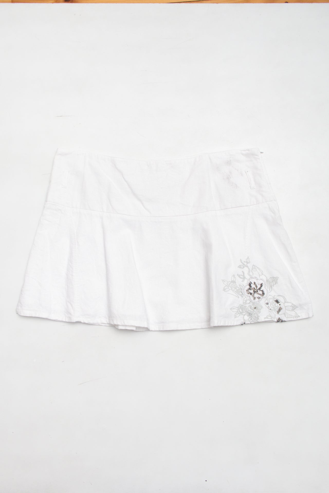 #150 M&S Linen white mini w beading | c. 153 | Size 16