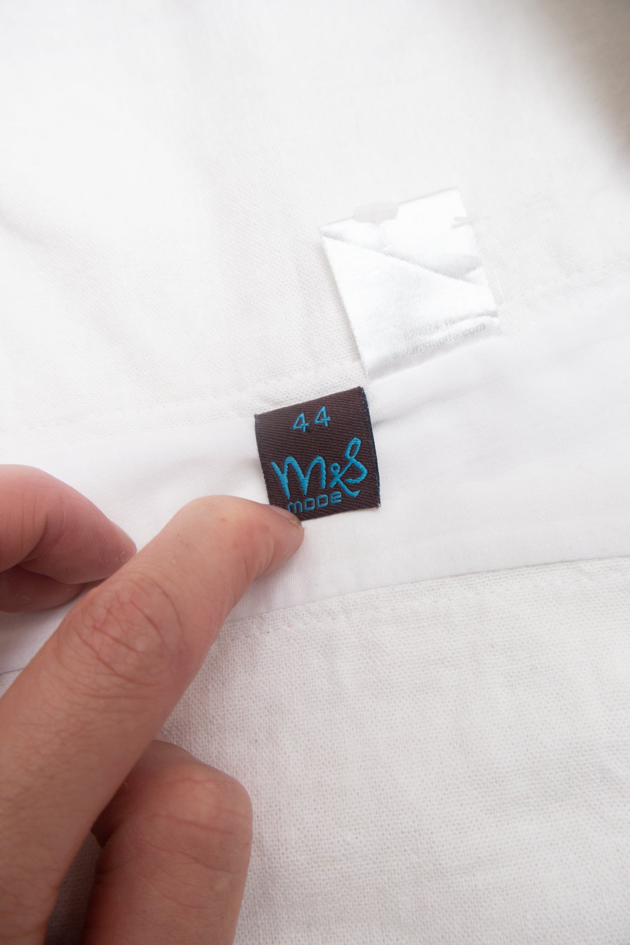 #150 M&S Linen white mini w beading | c. 153 | Size 16