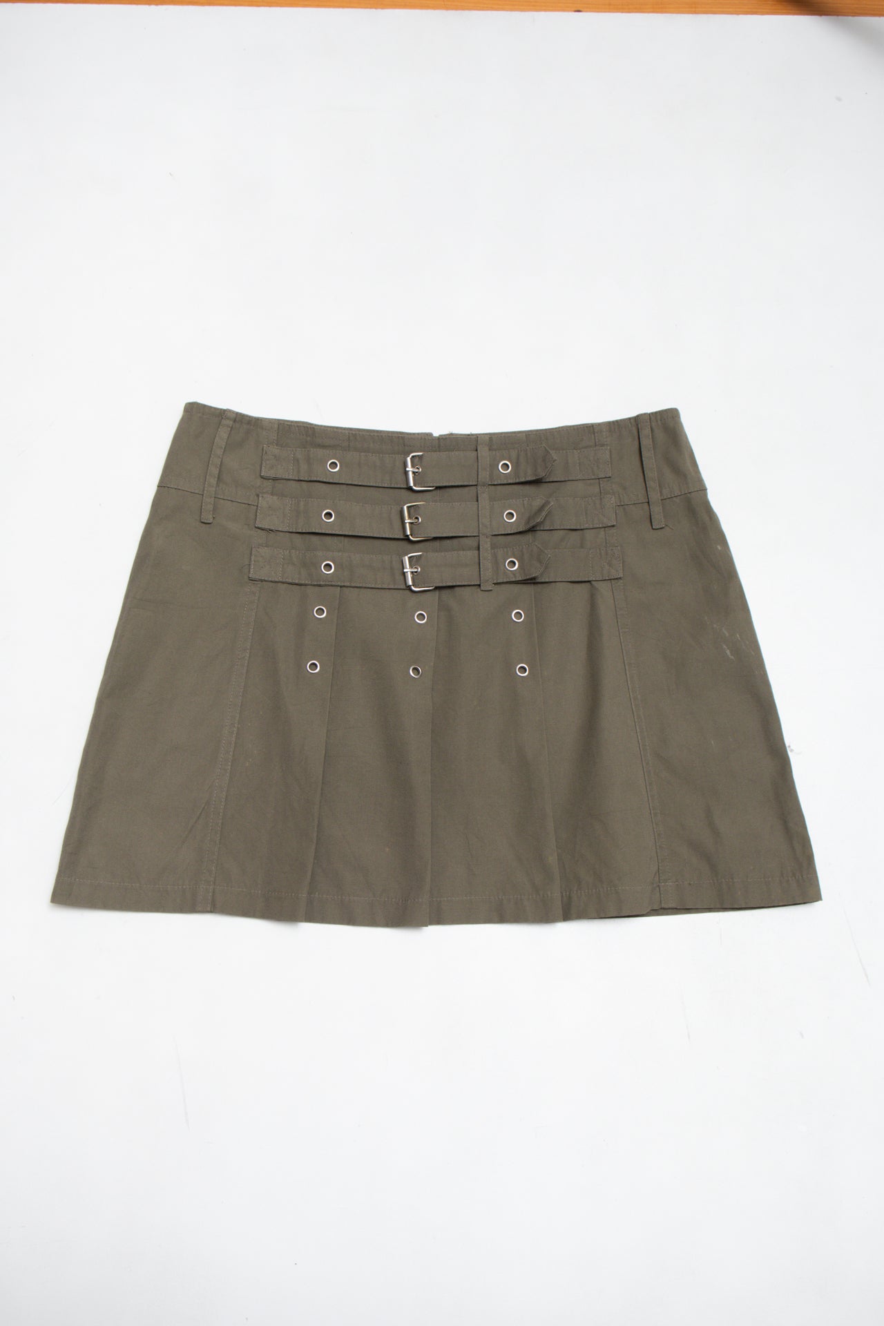 #23 Khaki triple buckle mini skirt | c. 160 | size 8