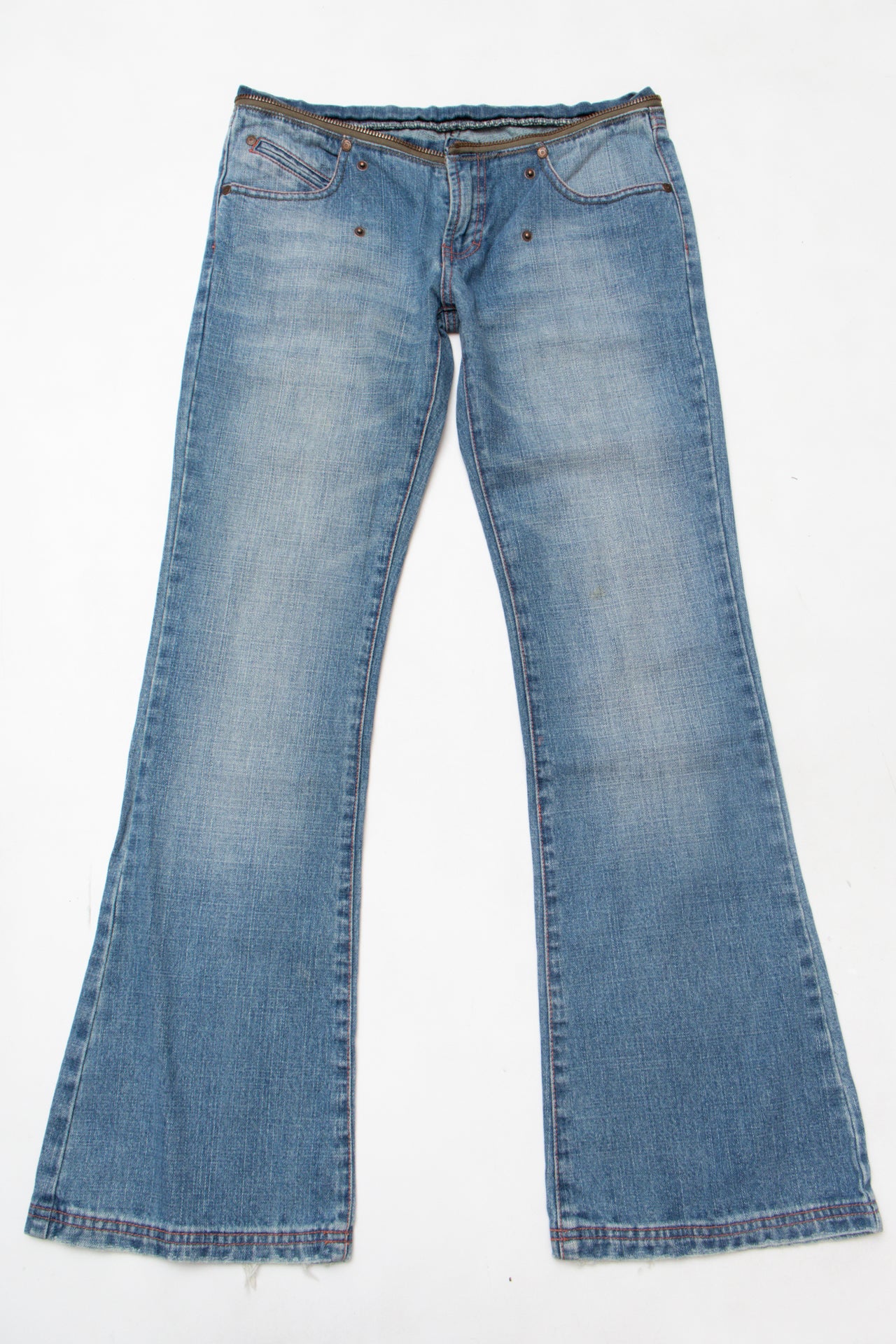 #79 Y2K Zipper detail low-rise flared jeans | Size 8