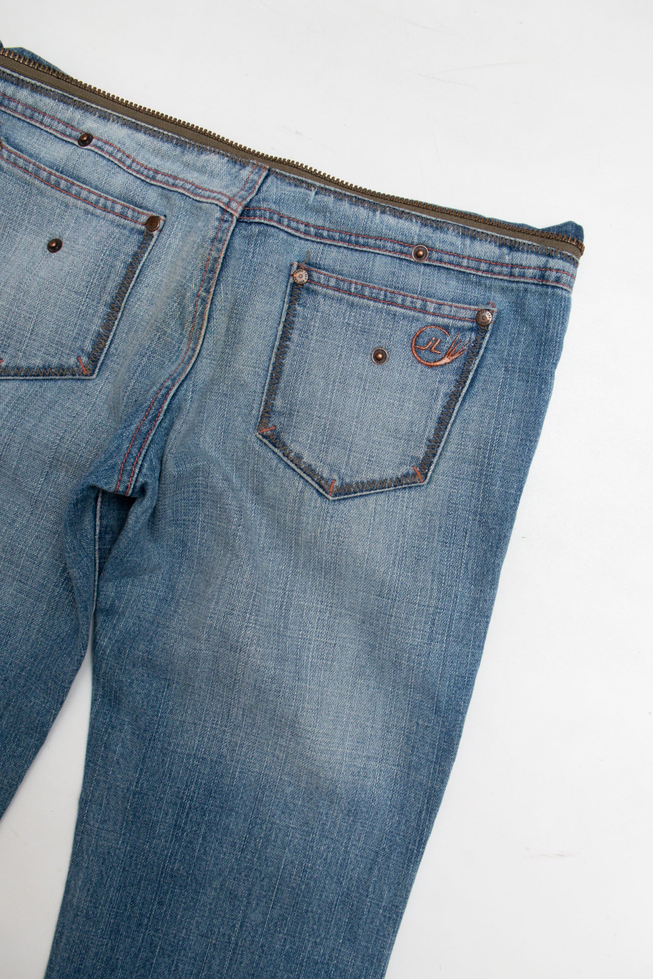 #79 Y2K Zipper detail low-rise flared jeans | Size 8