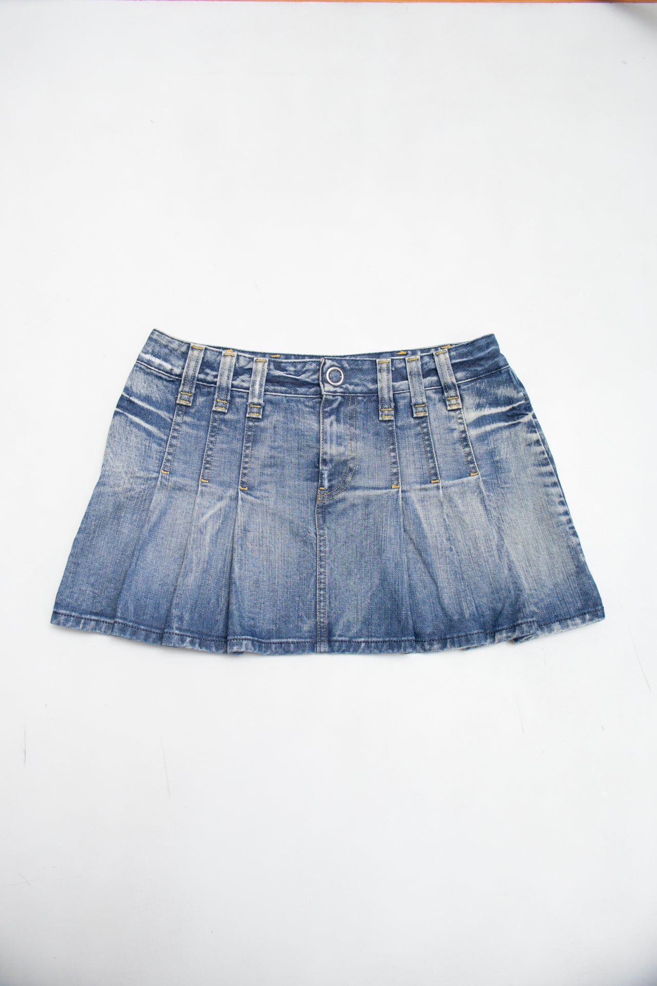 #32 Replay pleated mini denim skirt | c. 160 | size 8