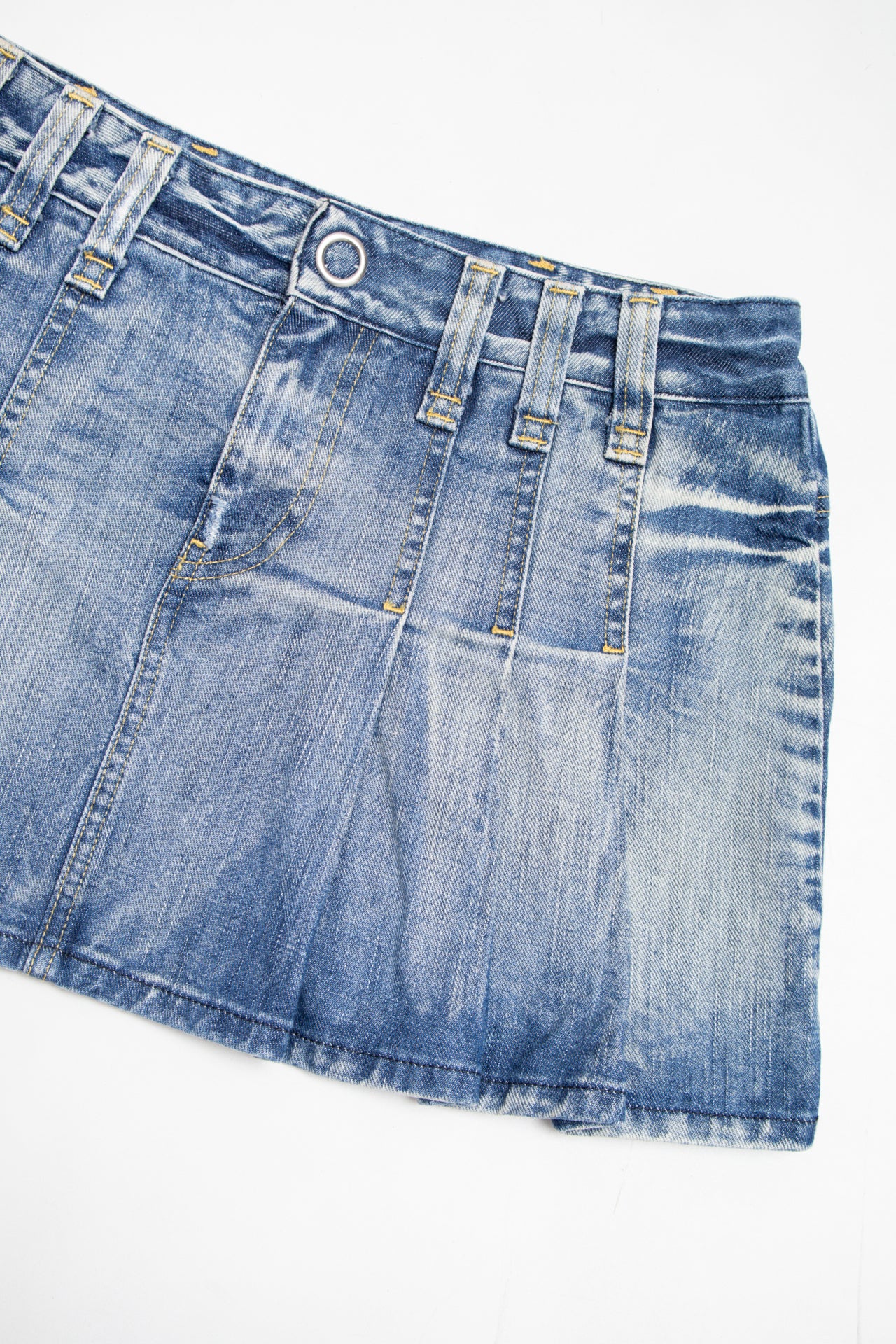#32 Replay pleated mini denim skirt | c. 160 | size 8
