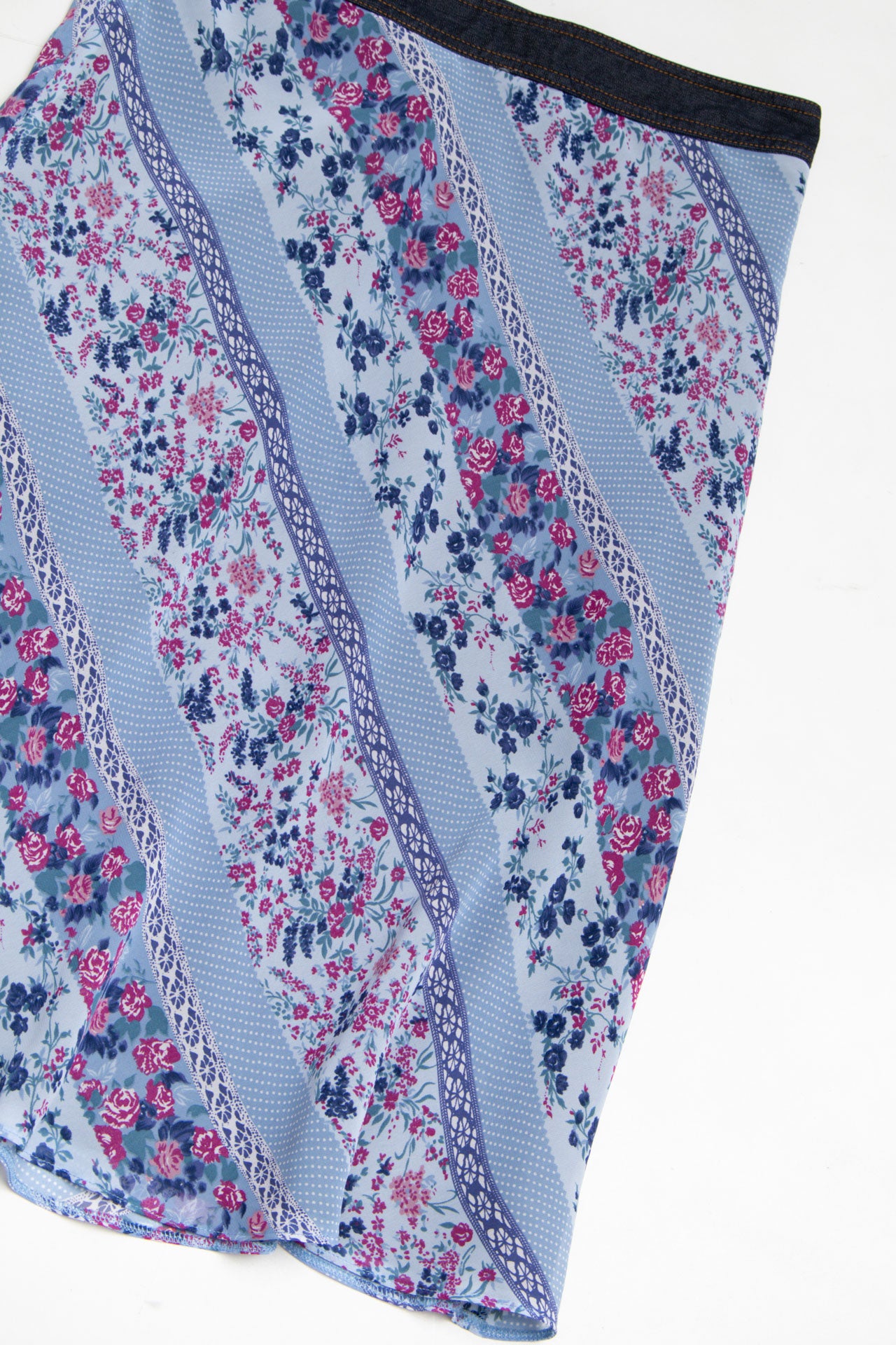 #129 Floral Denim Skirt | C.145 | Size 8