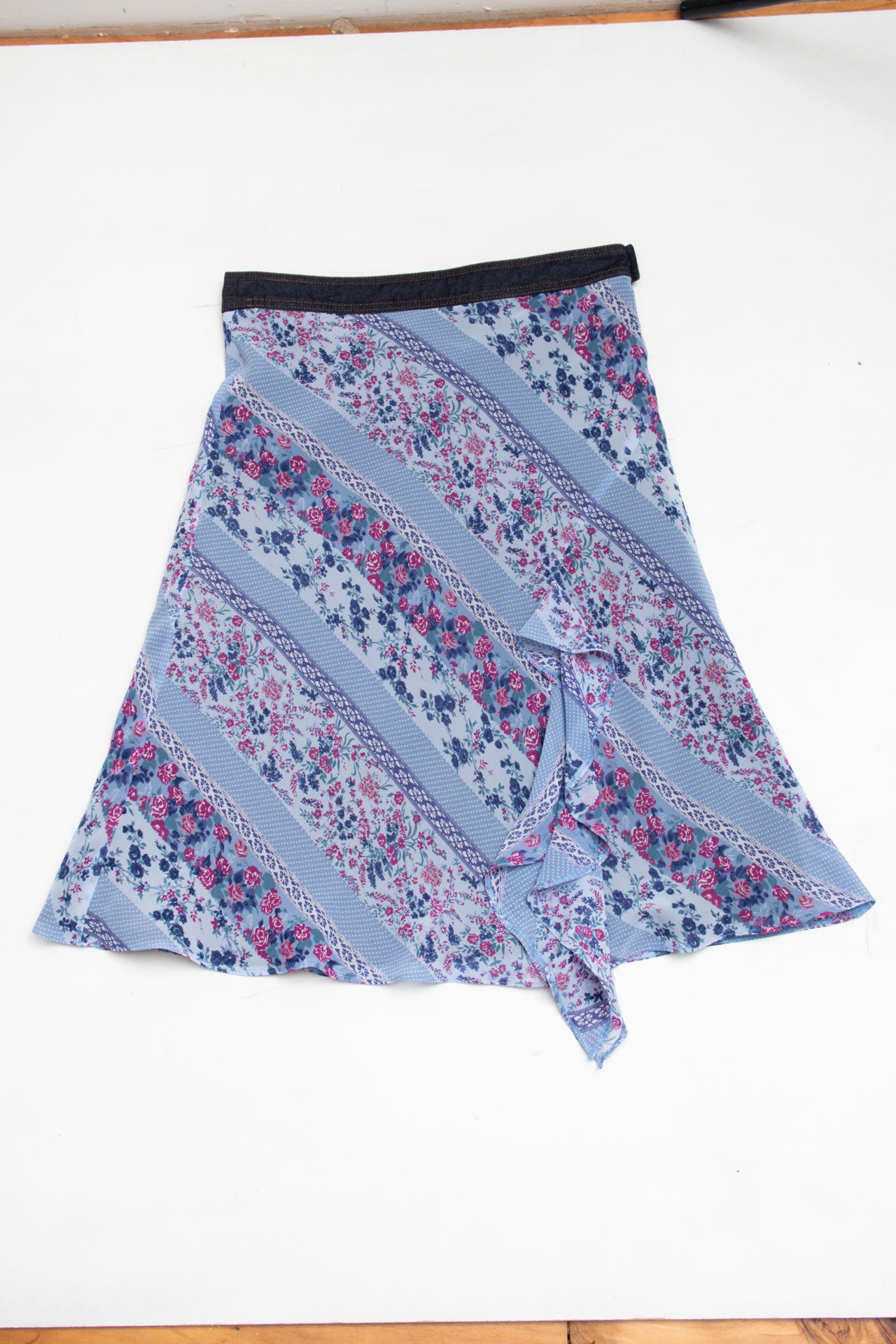 #129 Floral Denim Skirt | C.145 | Size 8