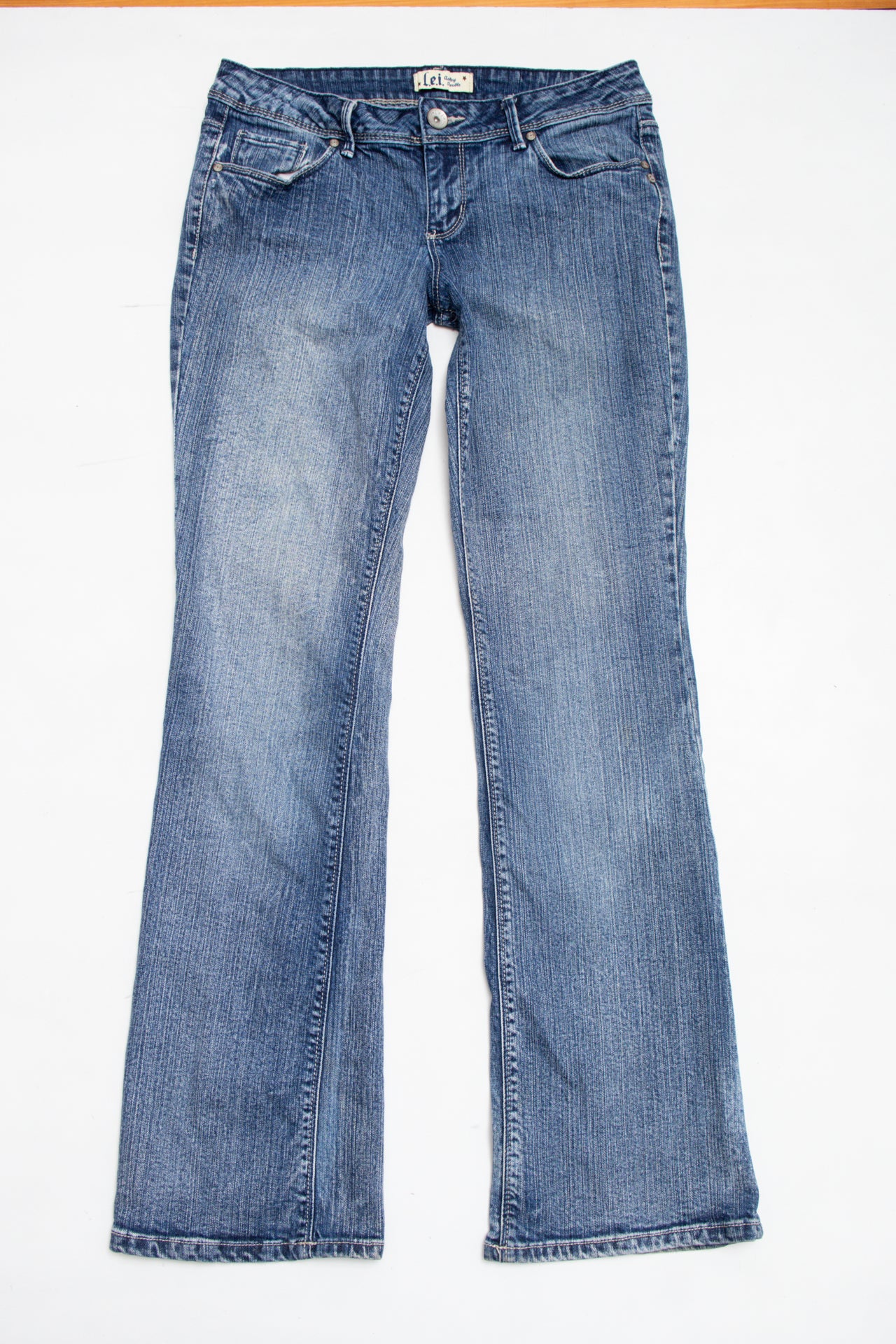 #55 Lei Embroidered zip pocket jeans | c. 161 | size 10