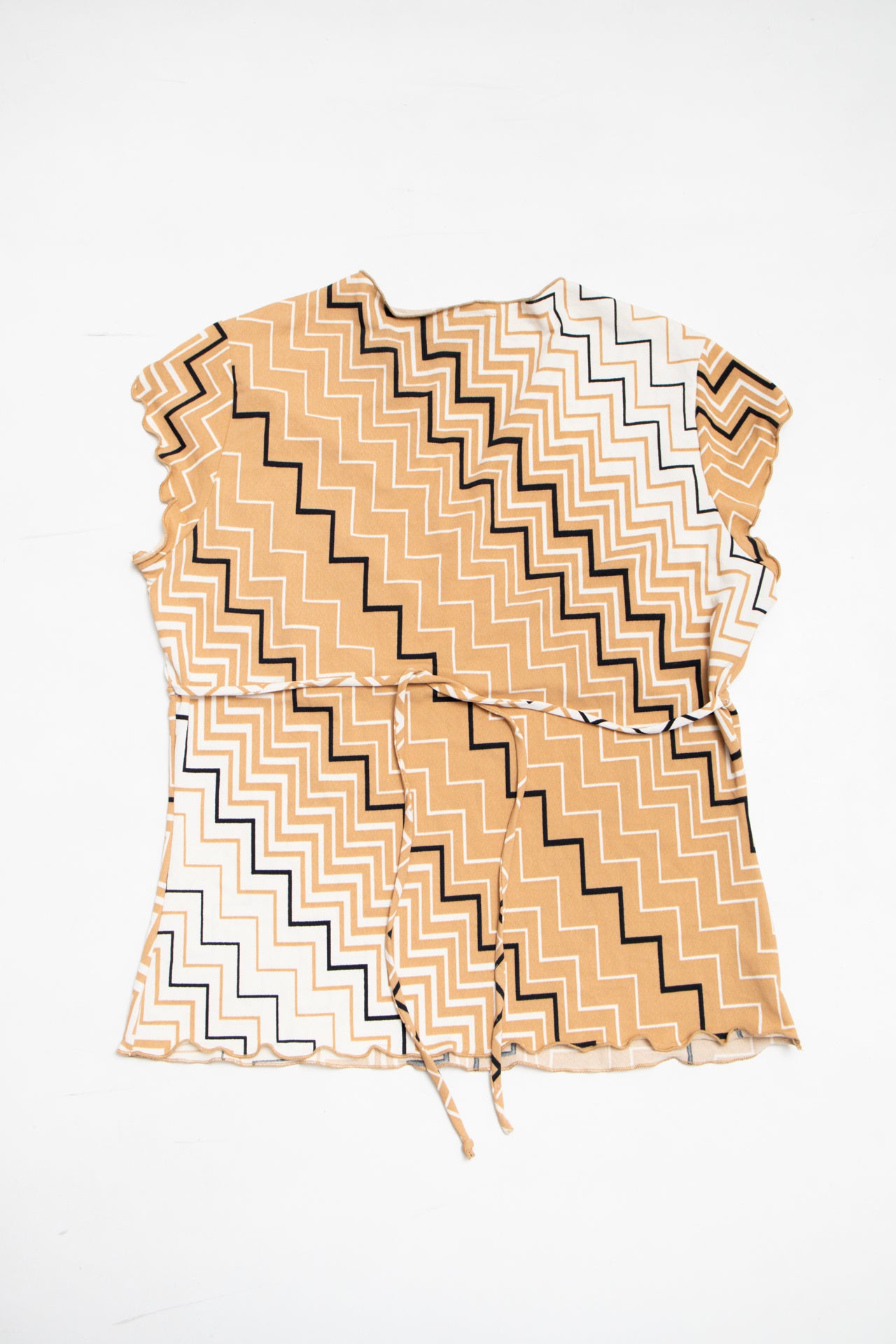 #94 Rave graphic print top | c. 161 | size 12