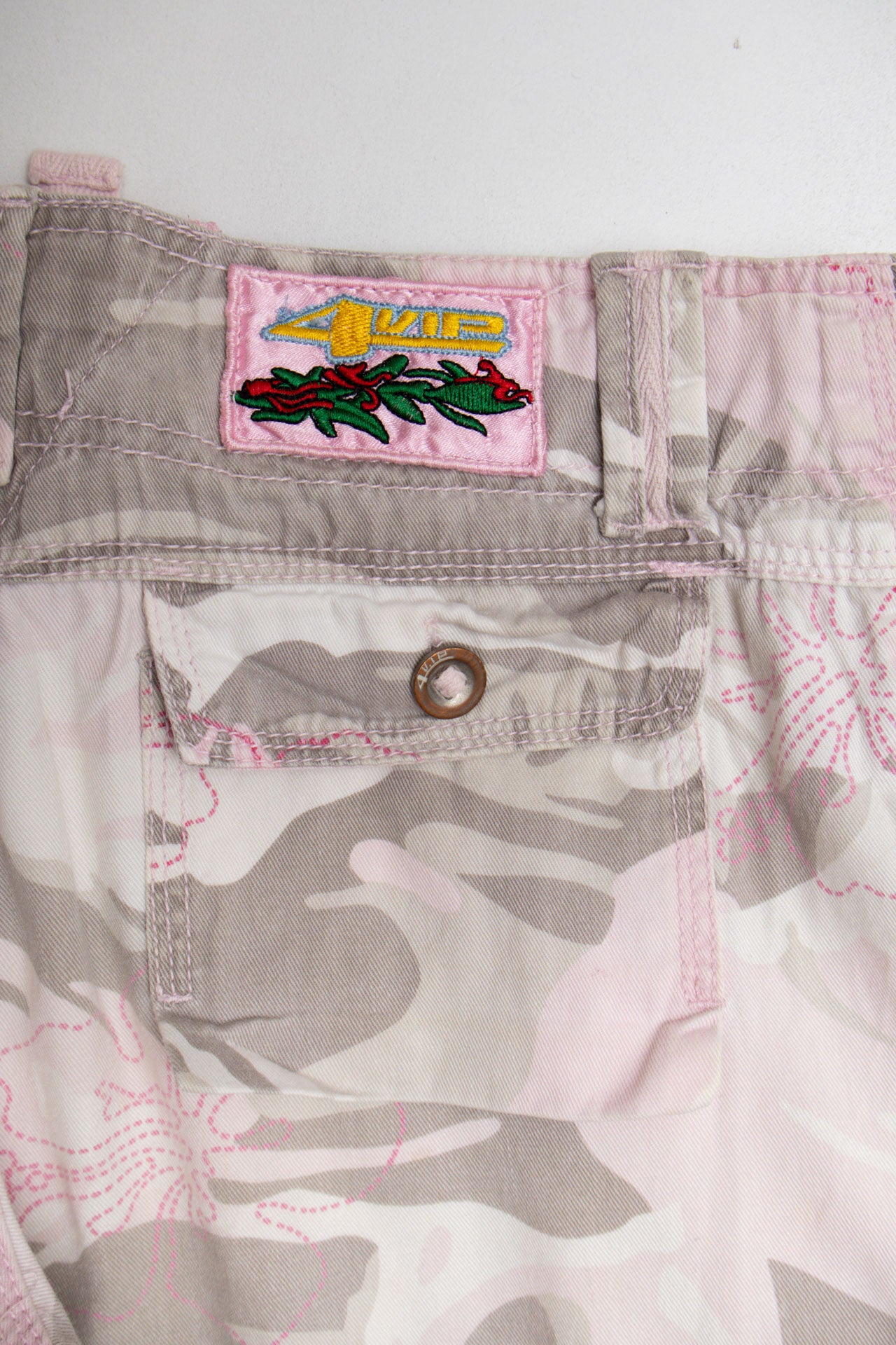 #81 Camo Cargo Capris | C.147 | Size 6