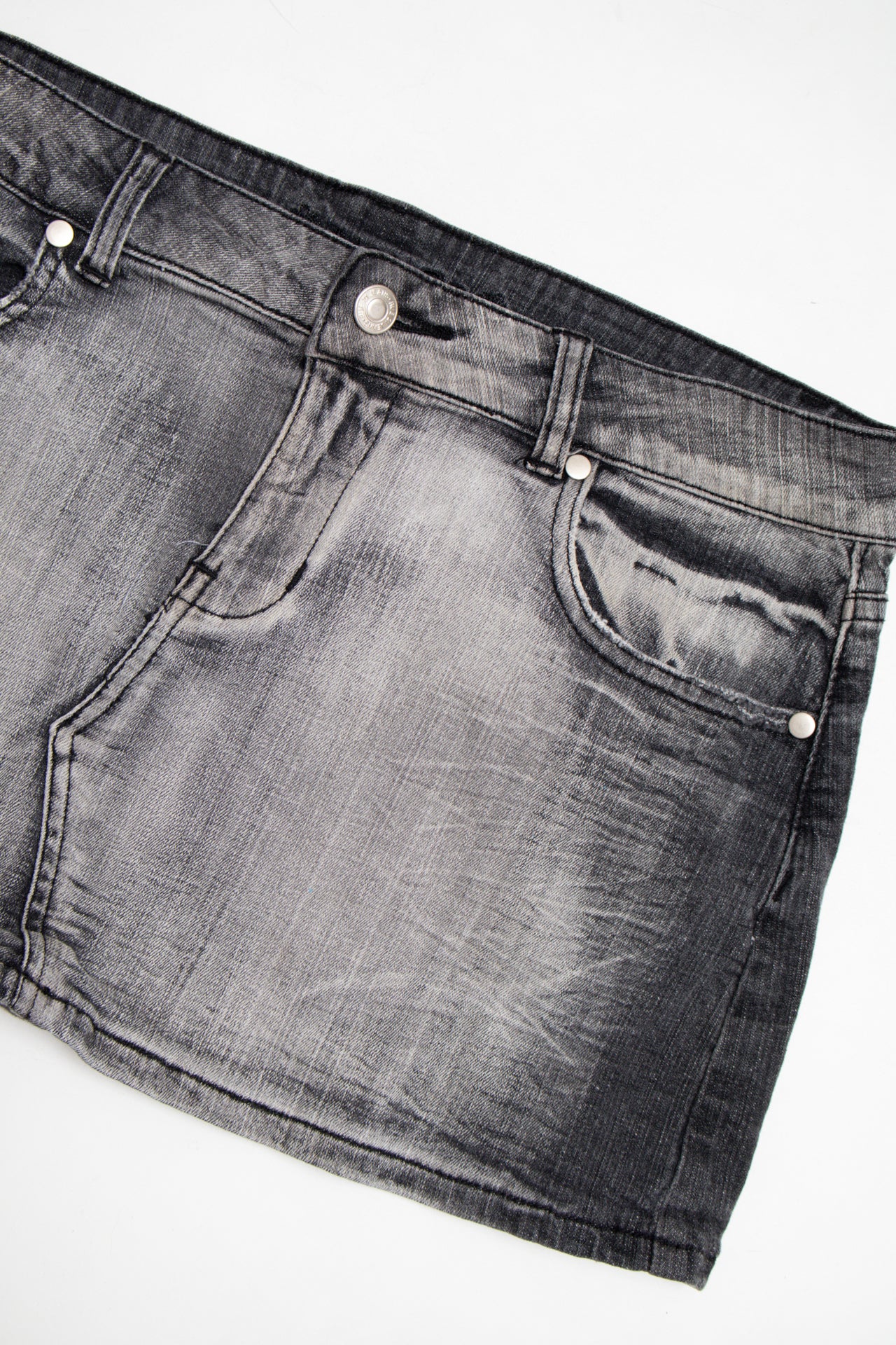 #175 grey wash denim mini skirt | c. 161 | size 8/10