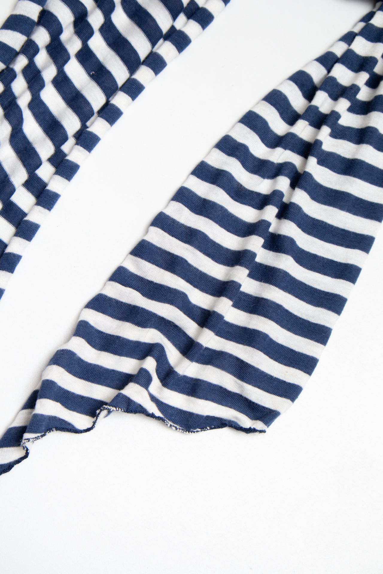 #239 navy blue/white scarf | c. 161