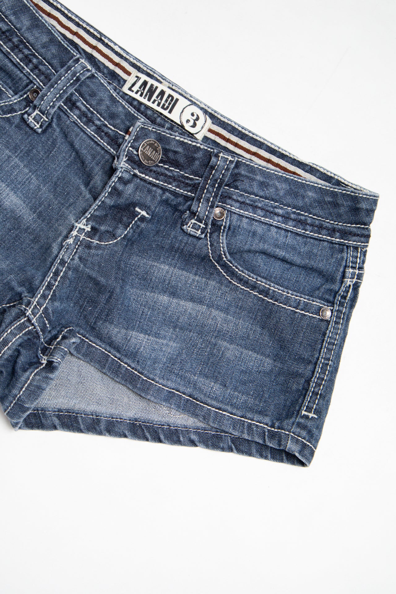 #28 Zanada white stitch denim mini shorts | c. 162 | size 8