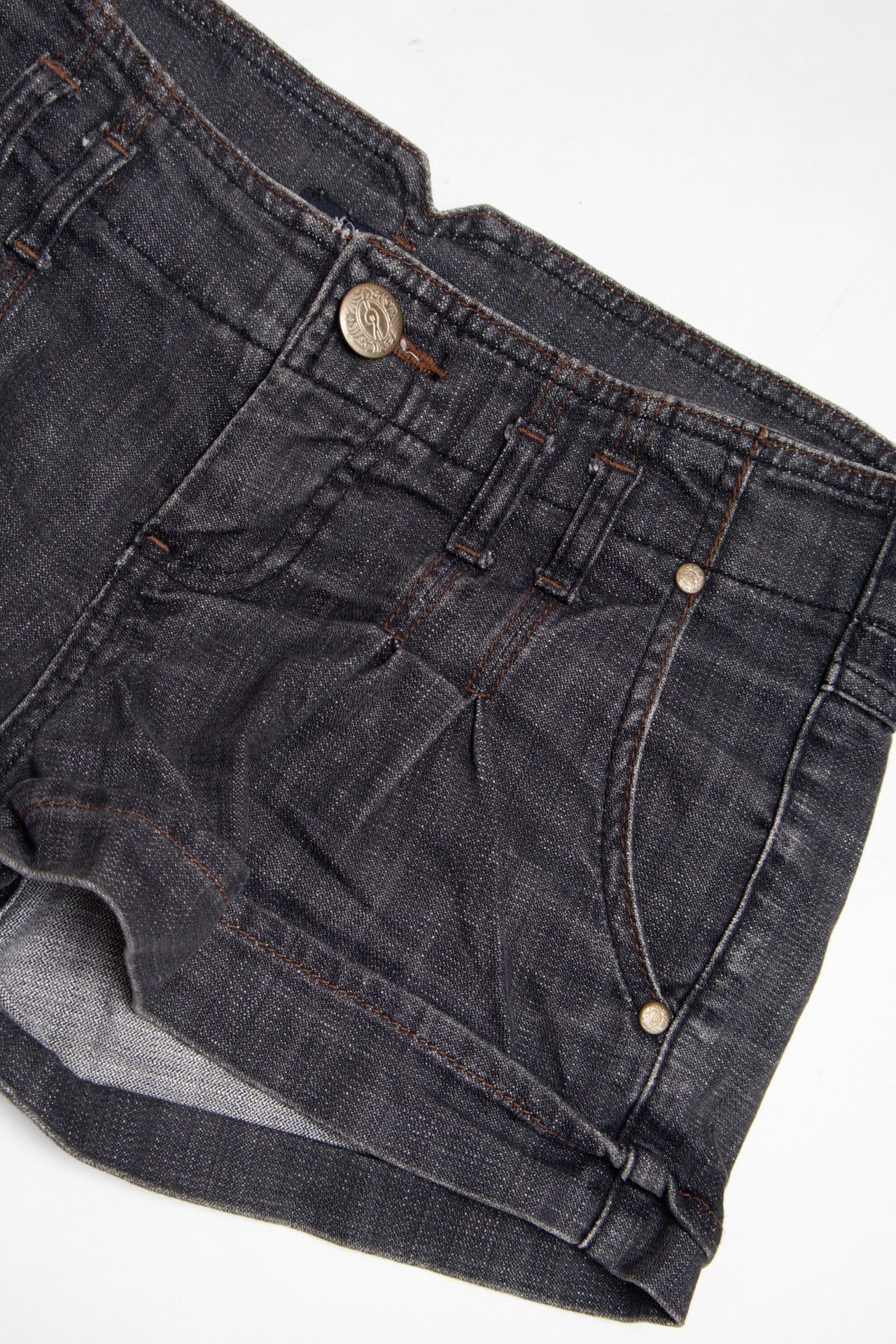 #30 pleated grey denim mini shorts | c. 162 | size 8