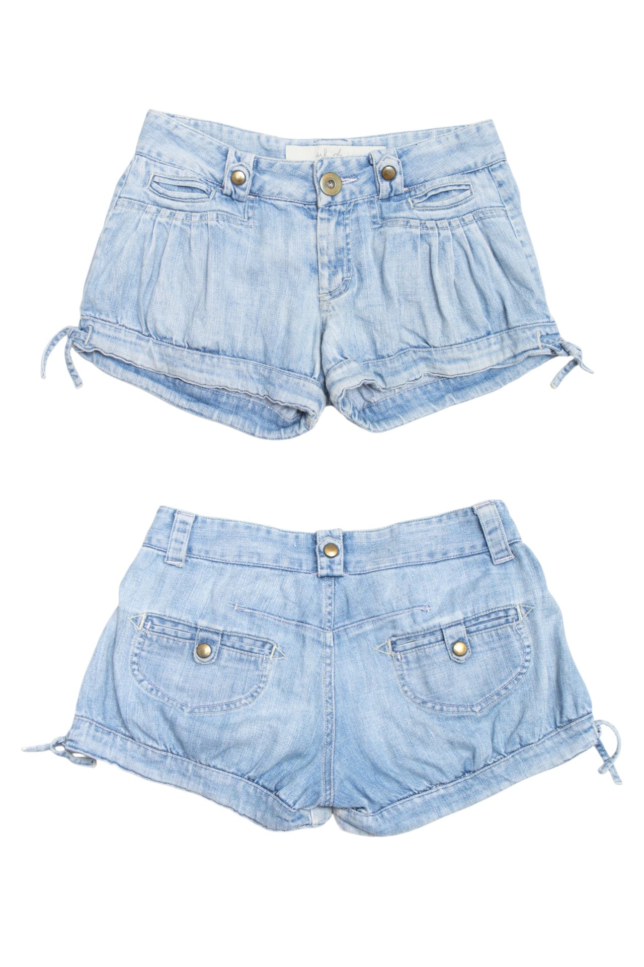 #34 pleated light wash mini denim shorts | c. 162 | size 6