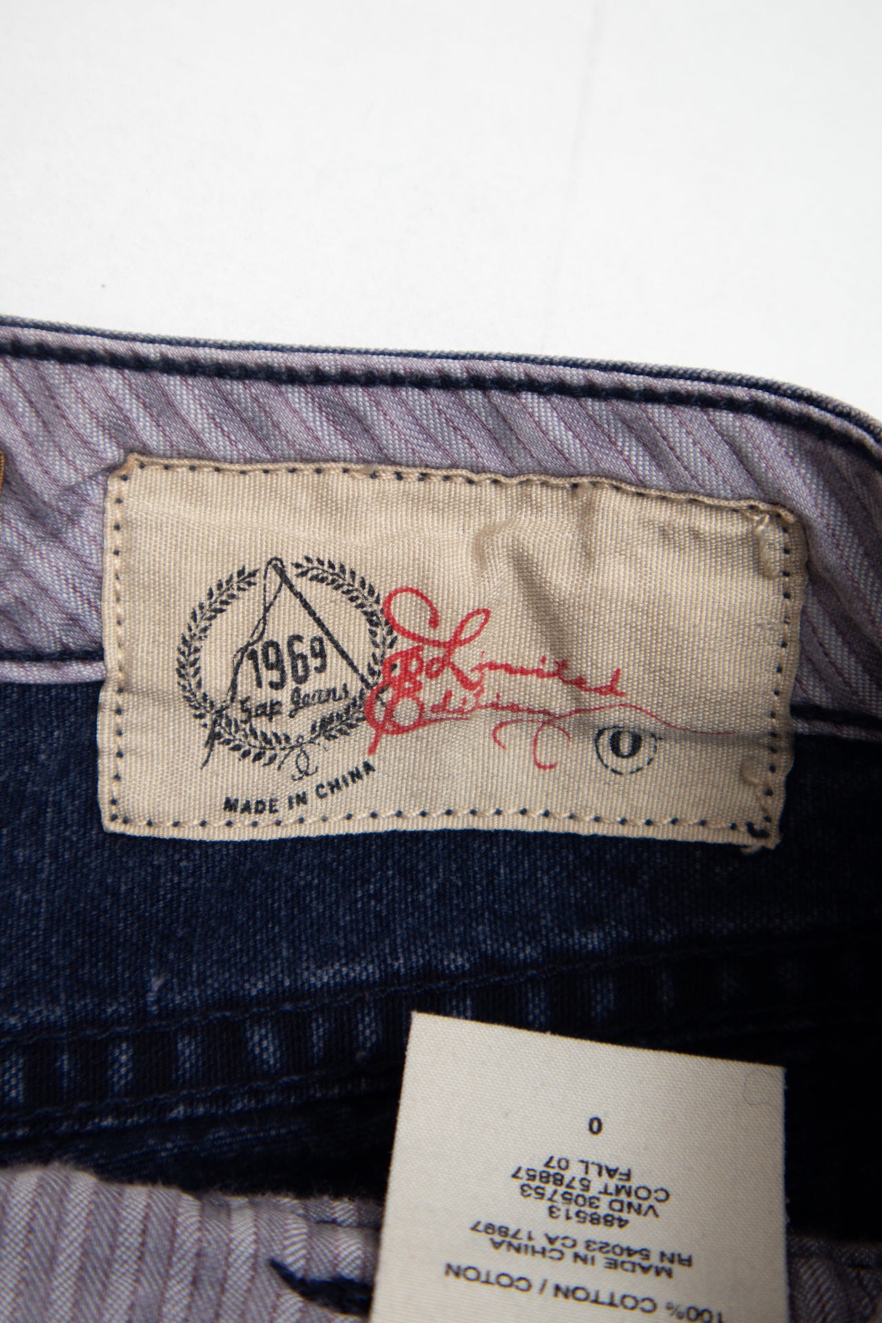 #35 double button dark wash denim mini shorts | c. 162 | size 6