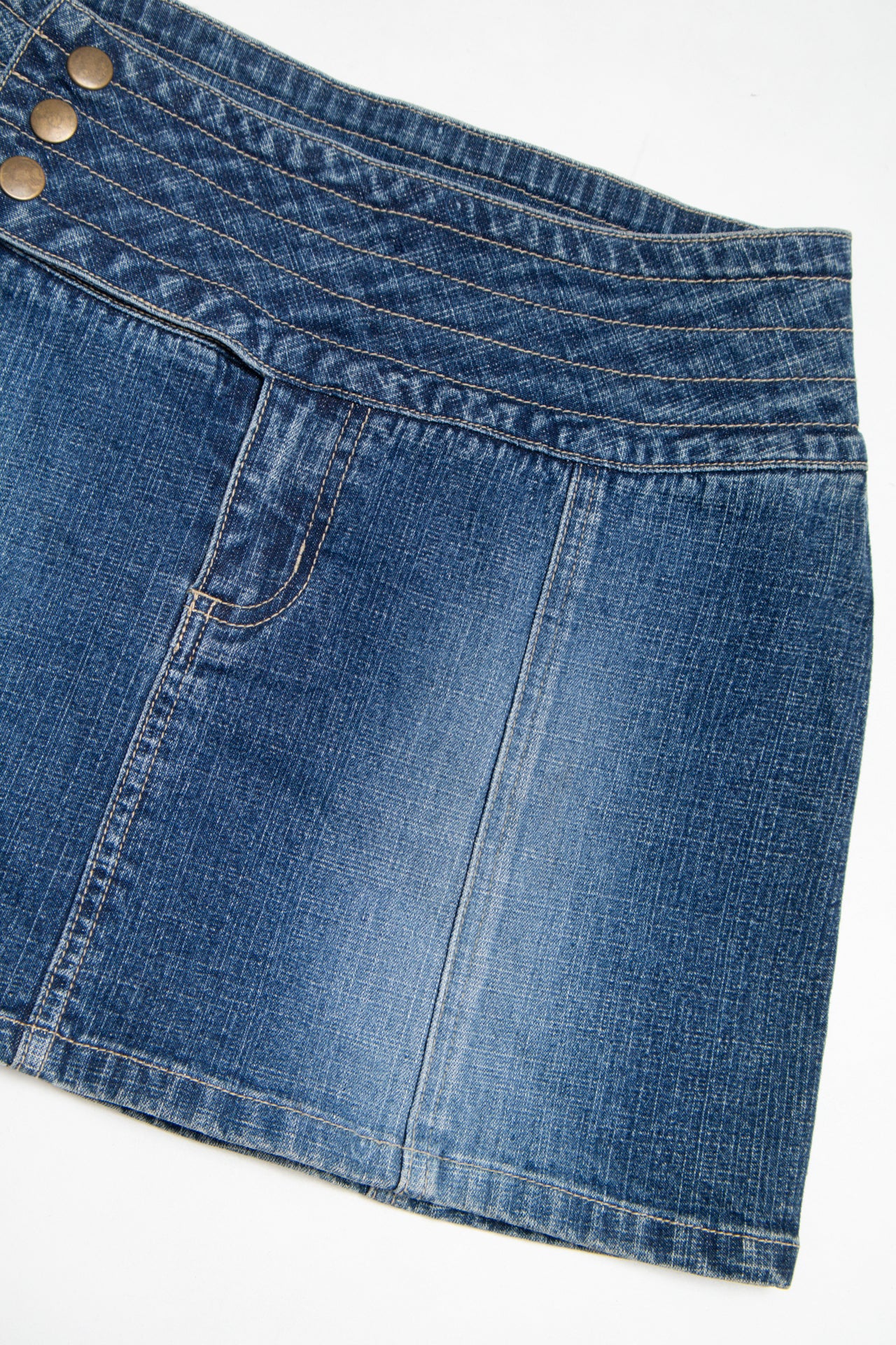 #37 SOPHIE triple button denim mini skirt | c. 162 | size 4/6