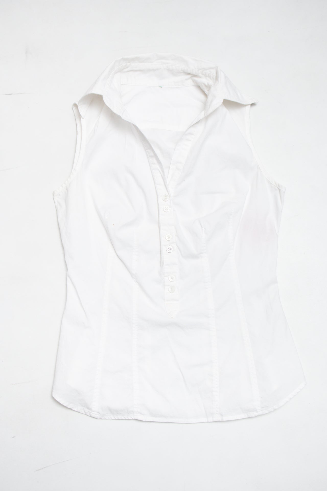 #58 darted white sleeveless button up | c. 162 | size 8