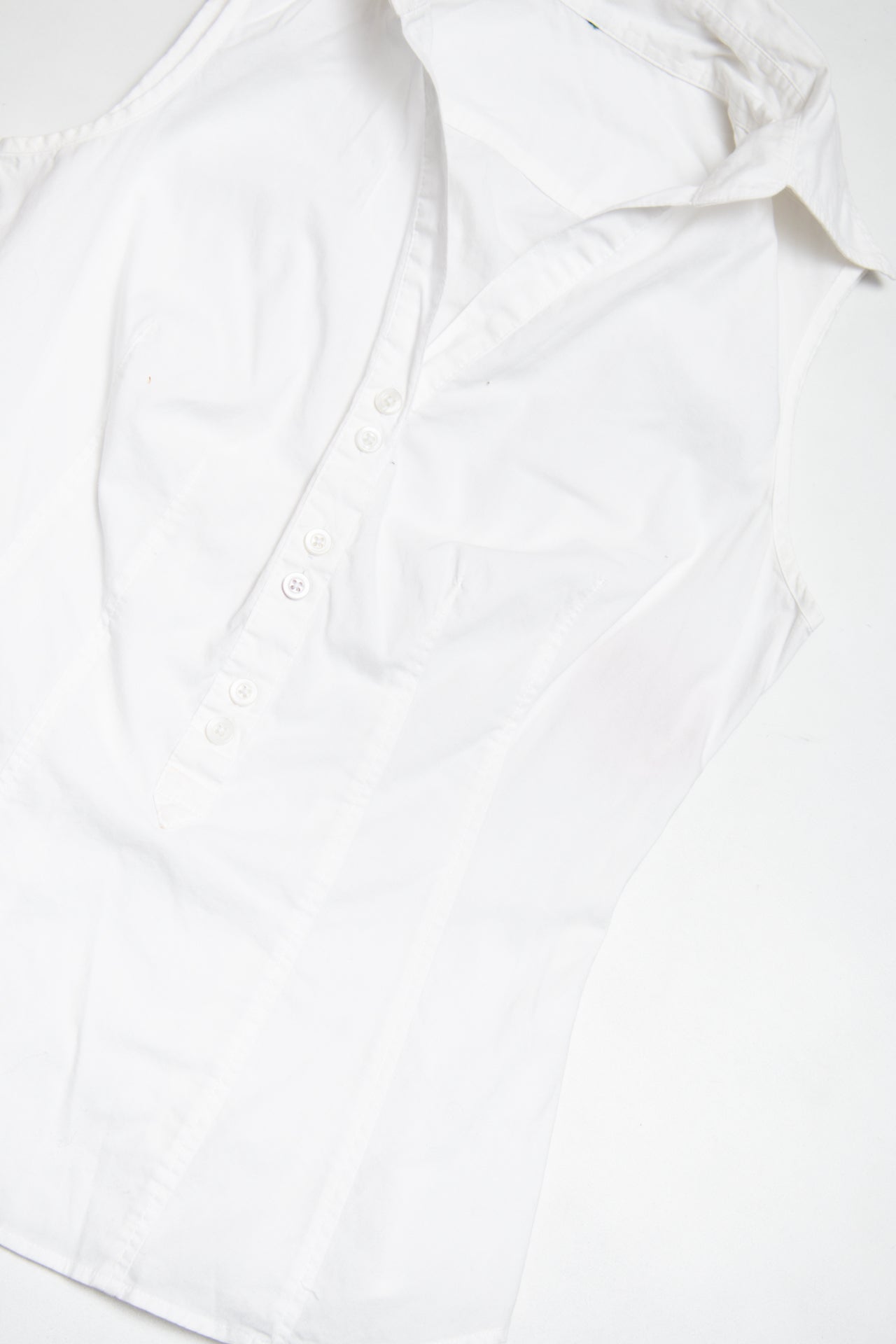 #58 darted white sleeveless button up | c. 162 | size 8