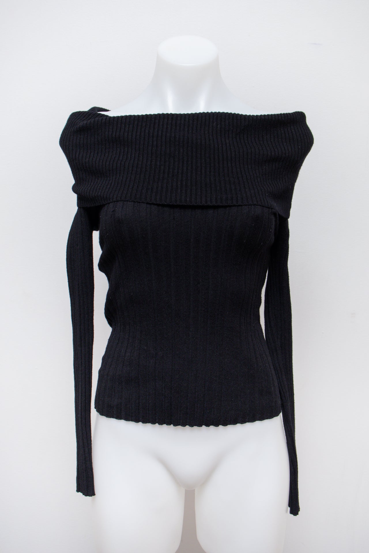 #82 Hooked Up By Iot Jumper Black | c. 192 | Size 8/10
