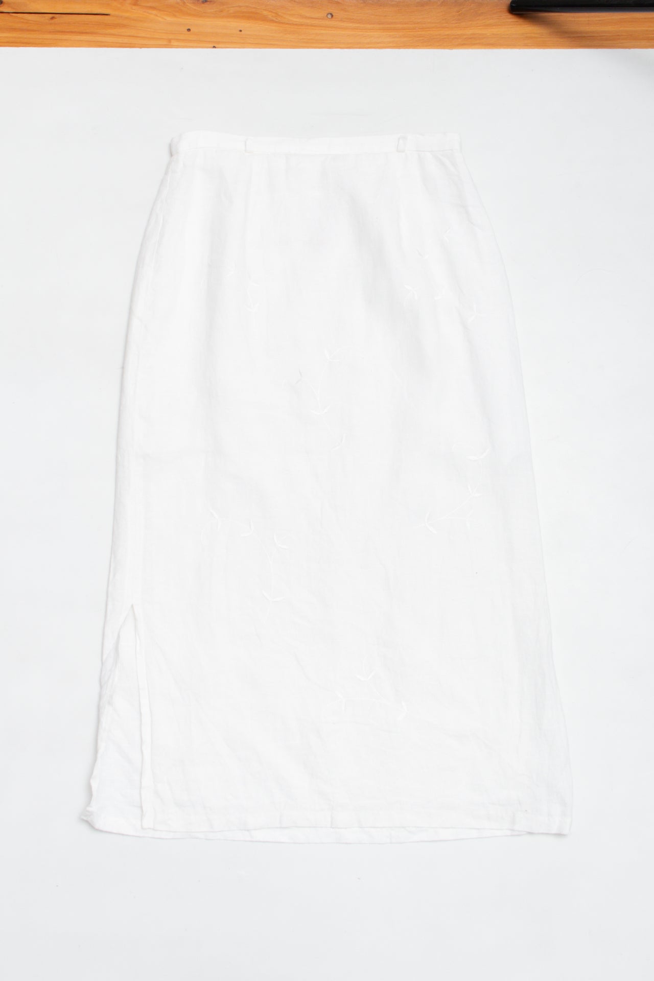 #115 embroidered linen midi skirt | c. 162 | size 8