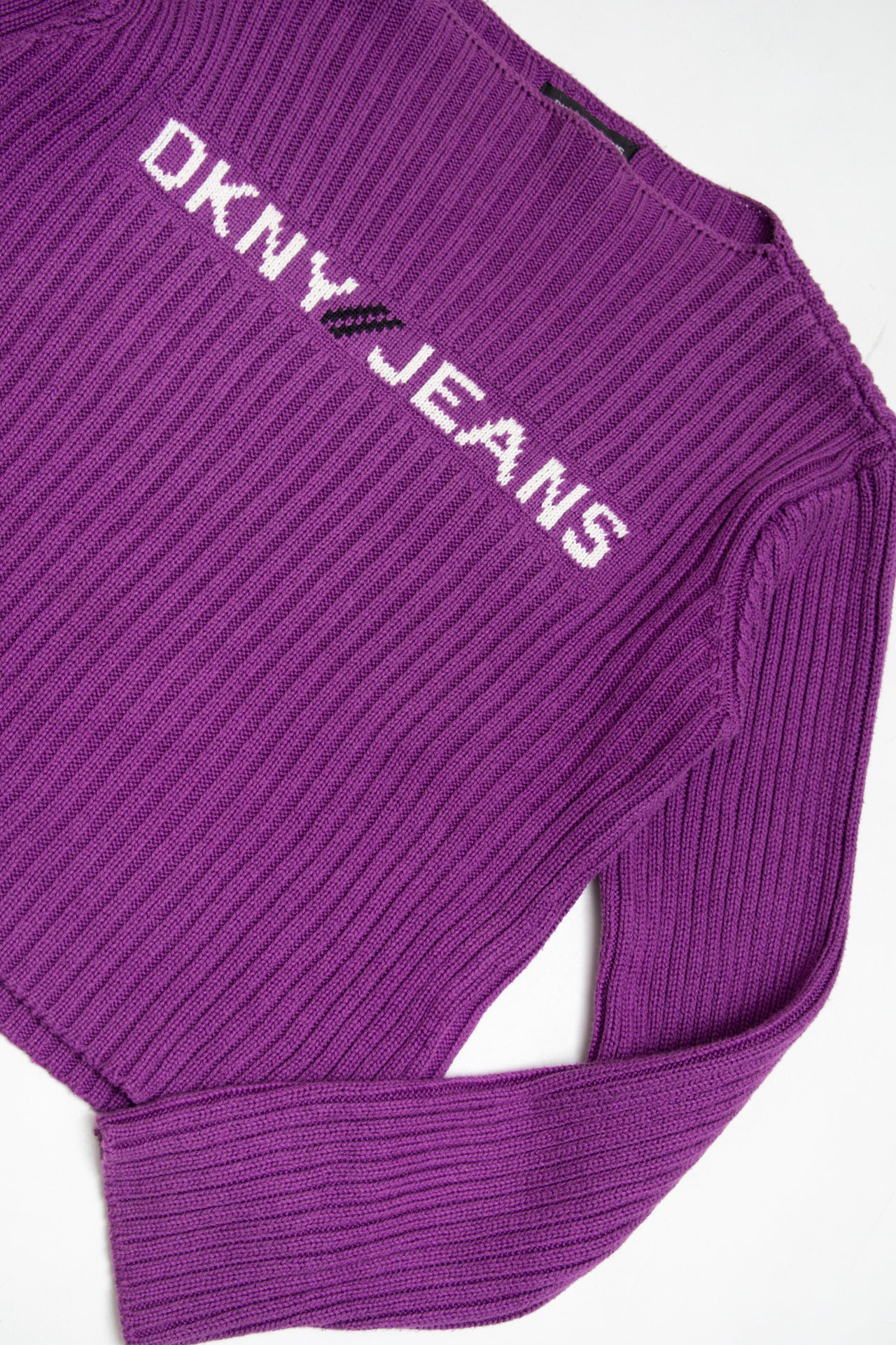 #134 DKNY ribbed cropped jumper | c. 162 | size 8