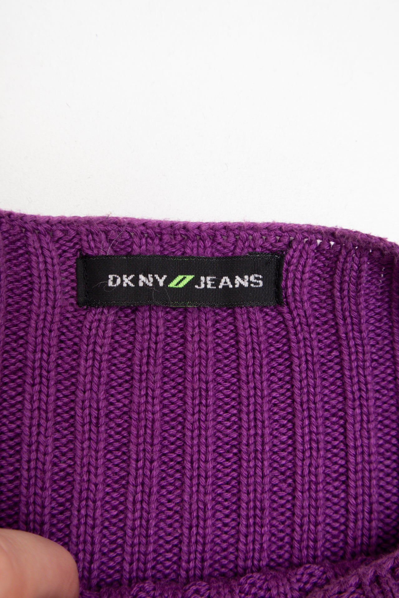 #134 DKNY ribbed cropped jumper | c. 162 | size 8