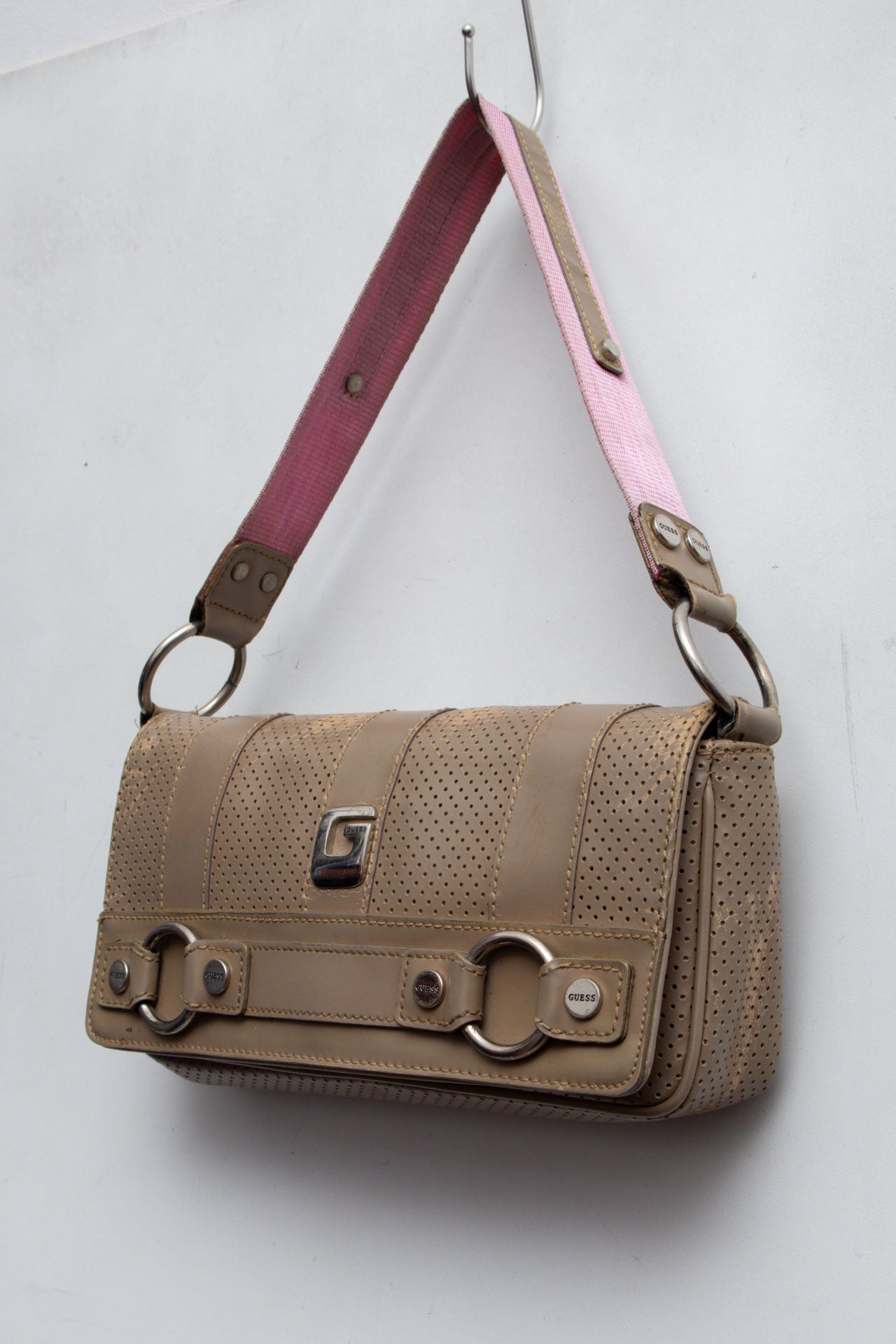 #79 Guess Baguette Bag | Short n Sweet